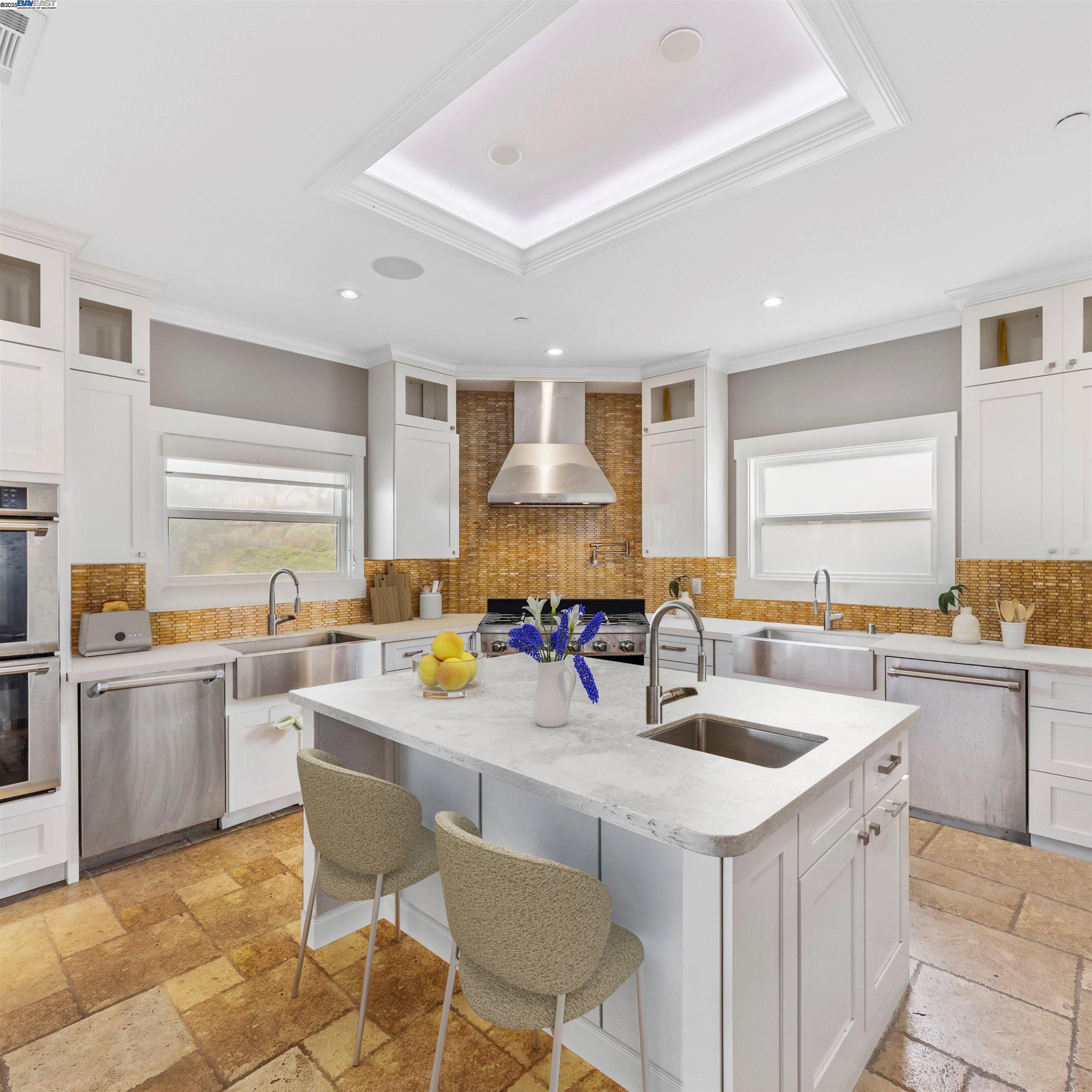 Detail Gallery Image 6 of 44 For 487 Manor Dr, Pacifica,  CA 94044 - 3 Beds | 4 Baths