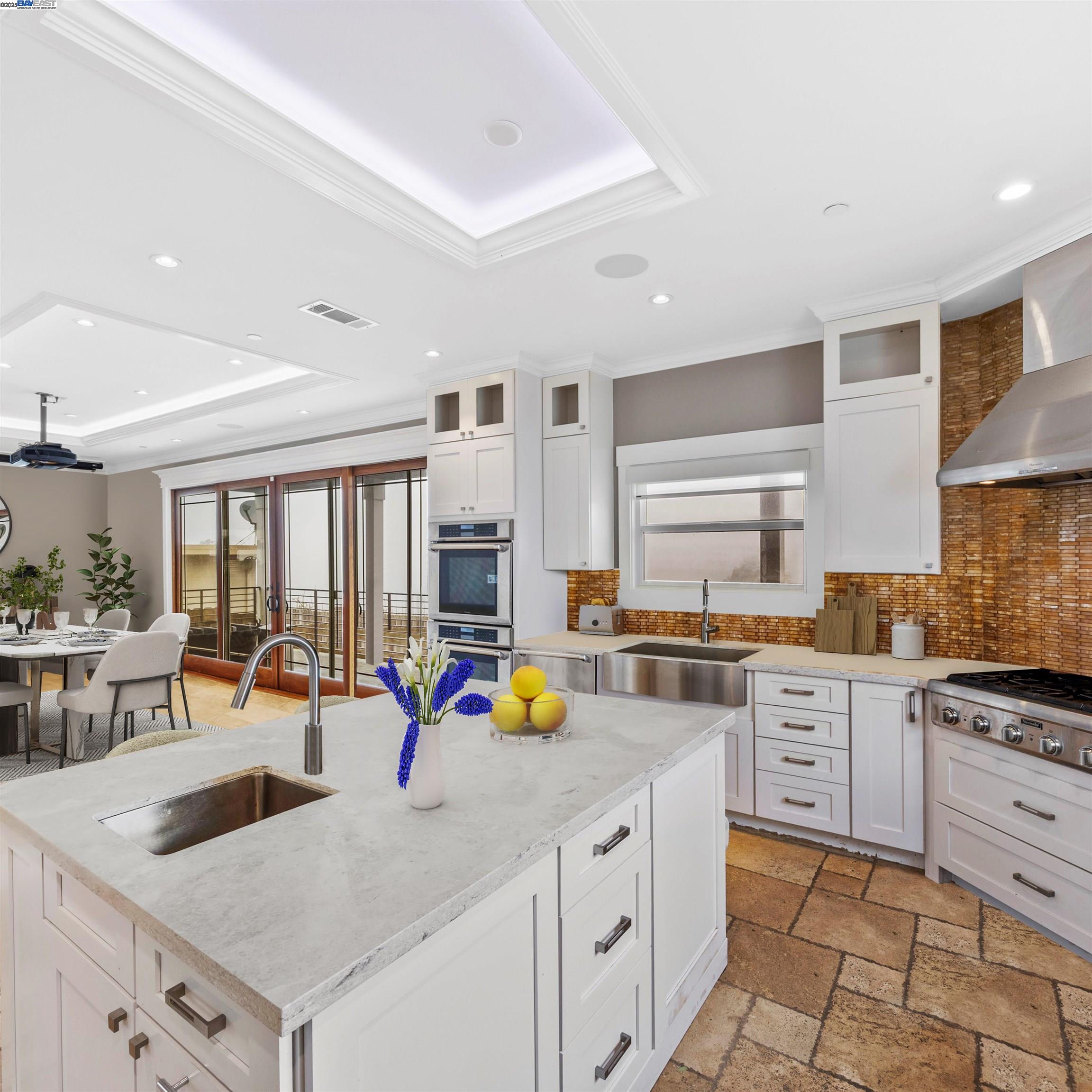 Detail Gallery Image 7 of 44 For 487 Manor Dr, Pacifica,  CA 94044 - 3 Beds | 4 Baths