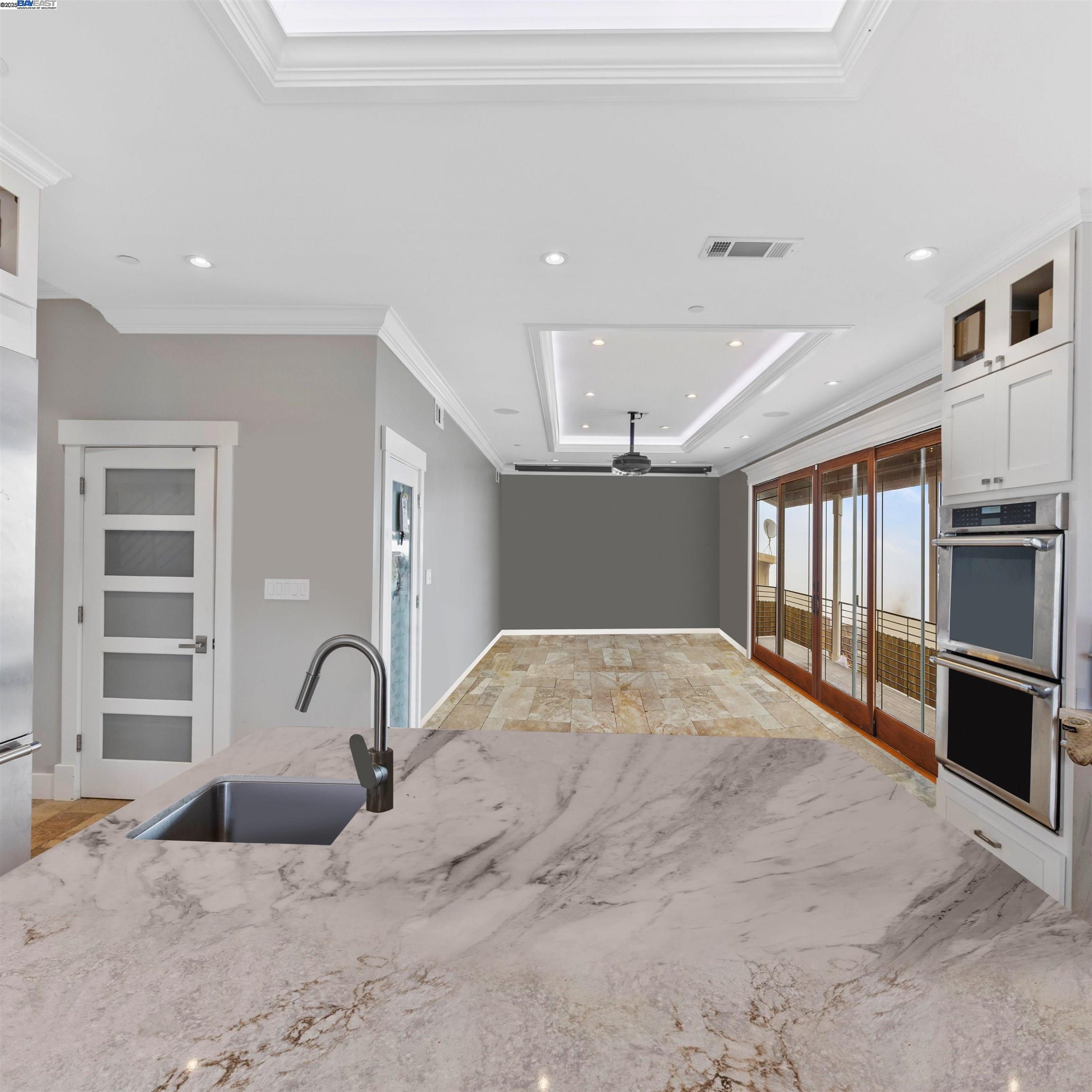 Detail Gallery Image 10 of 36 For 487 Manor Dr, Pacifica,  CA 94044 - 3 Beds | 4 Baths
