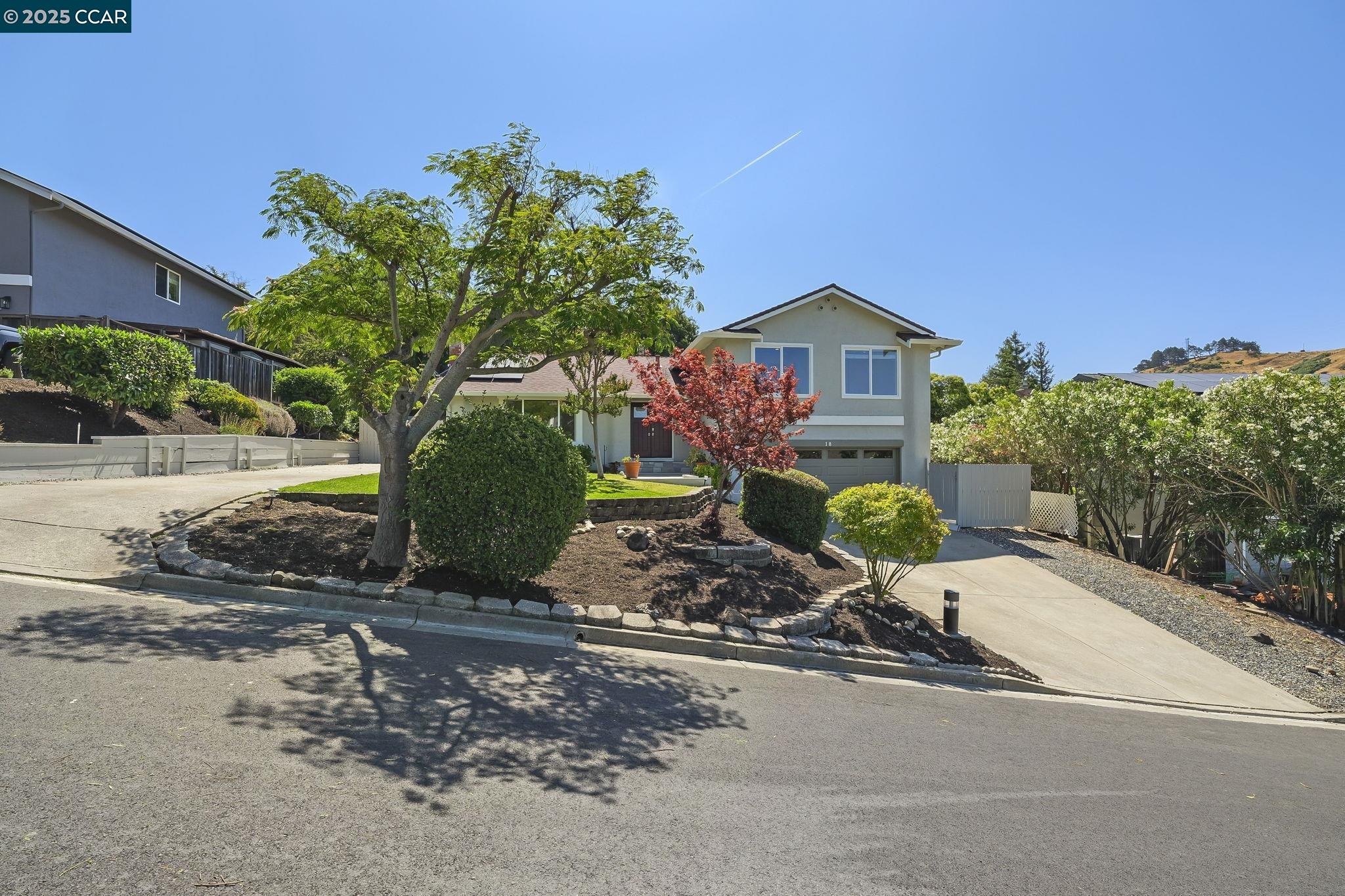 Detail Gallery Image 1 of 32 For 18 Wimpole Street, Moraga,  CA 94556-2417 - 4 Beds | 3 Baths