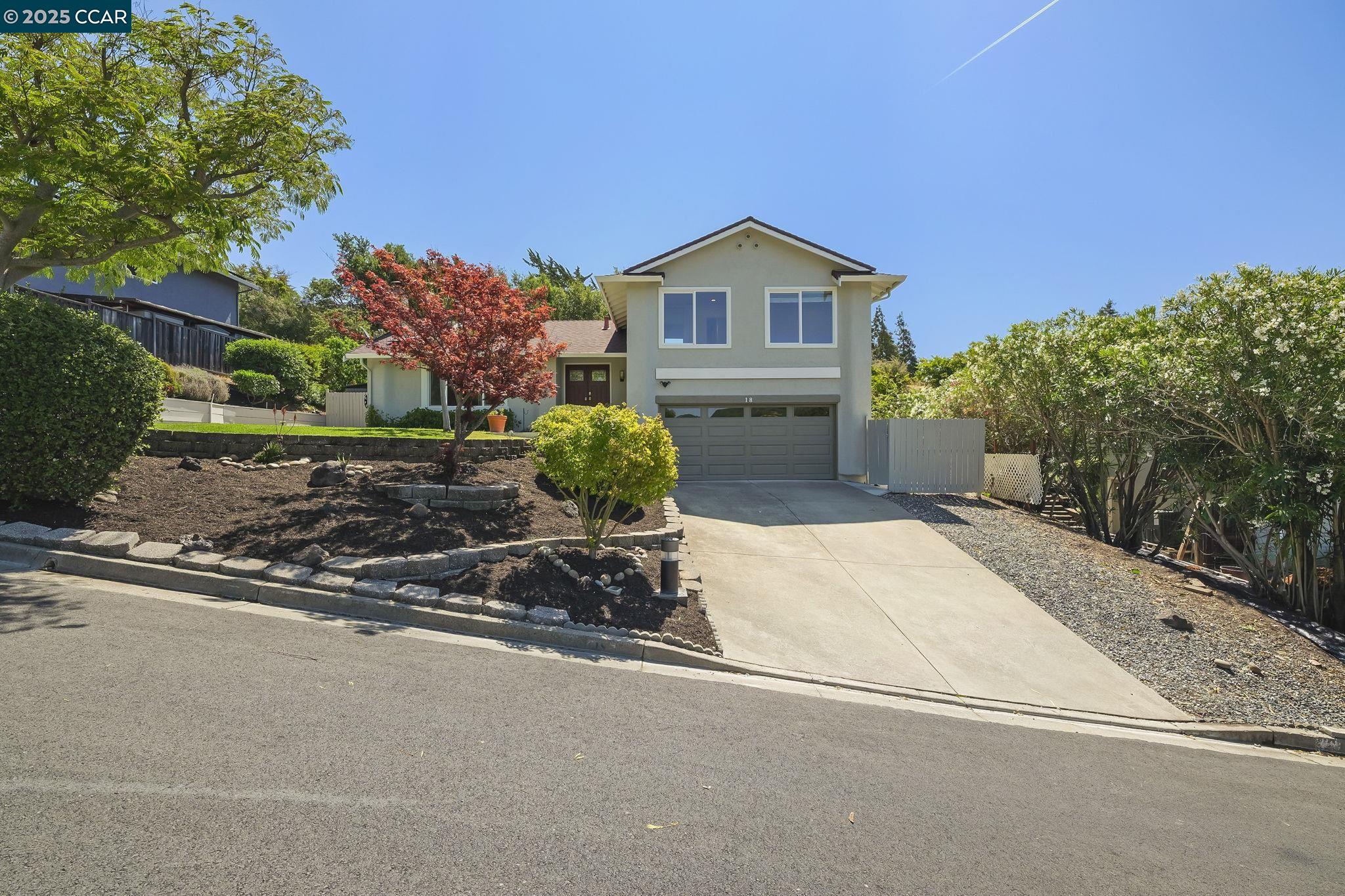 Detail Gallery Image 2 of 32 For 18 Wimpole Street, Moraga,  CA 94556-2417 - 4 Beds | 3 Baths