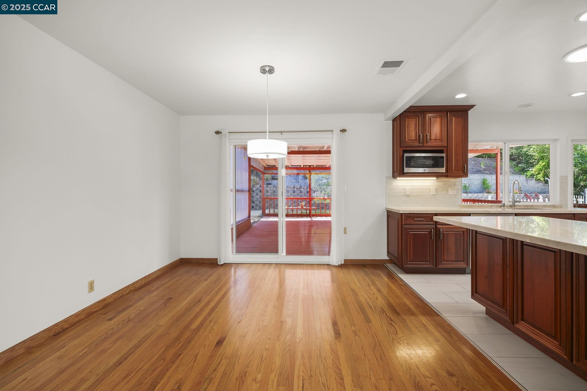 Detail Gallery Image 12 of 32 For 18 Wimpole Street, Moraga,  CA 94556-2417 - 4 Beds | 3 Baths