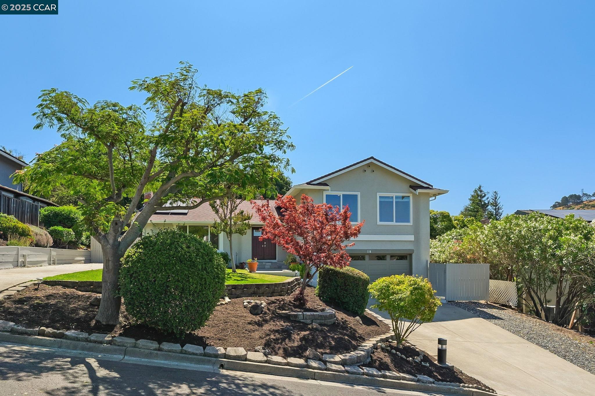 Detail Gallery Image 4 of 32 For 18 Wimpole Street, Moraga,  CA 94556-2417 - 4 Beds | 3 Baths