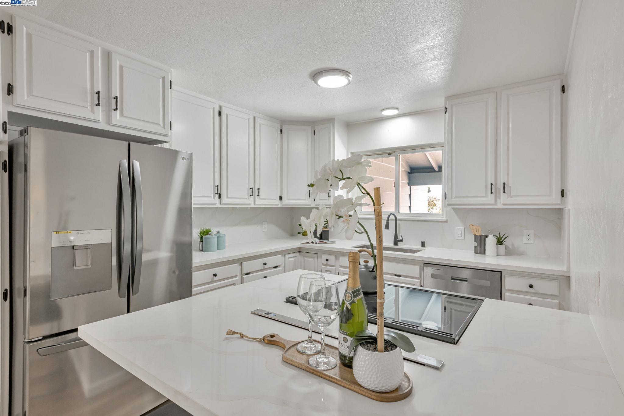 Detail Gallery Image 11 of 60 For 38072 Woodruff Dr, Newark,  CA 94560 - 6 Beds | 3 Baths