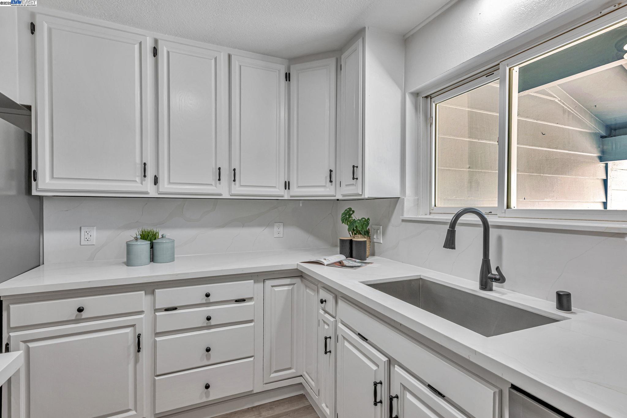 Detail Gallery Image 13 of 60 For 38072 Woodruff Dr, Newark,  CA 94560 - 6 Beds | 3 Baths