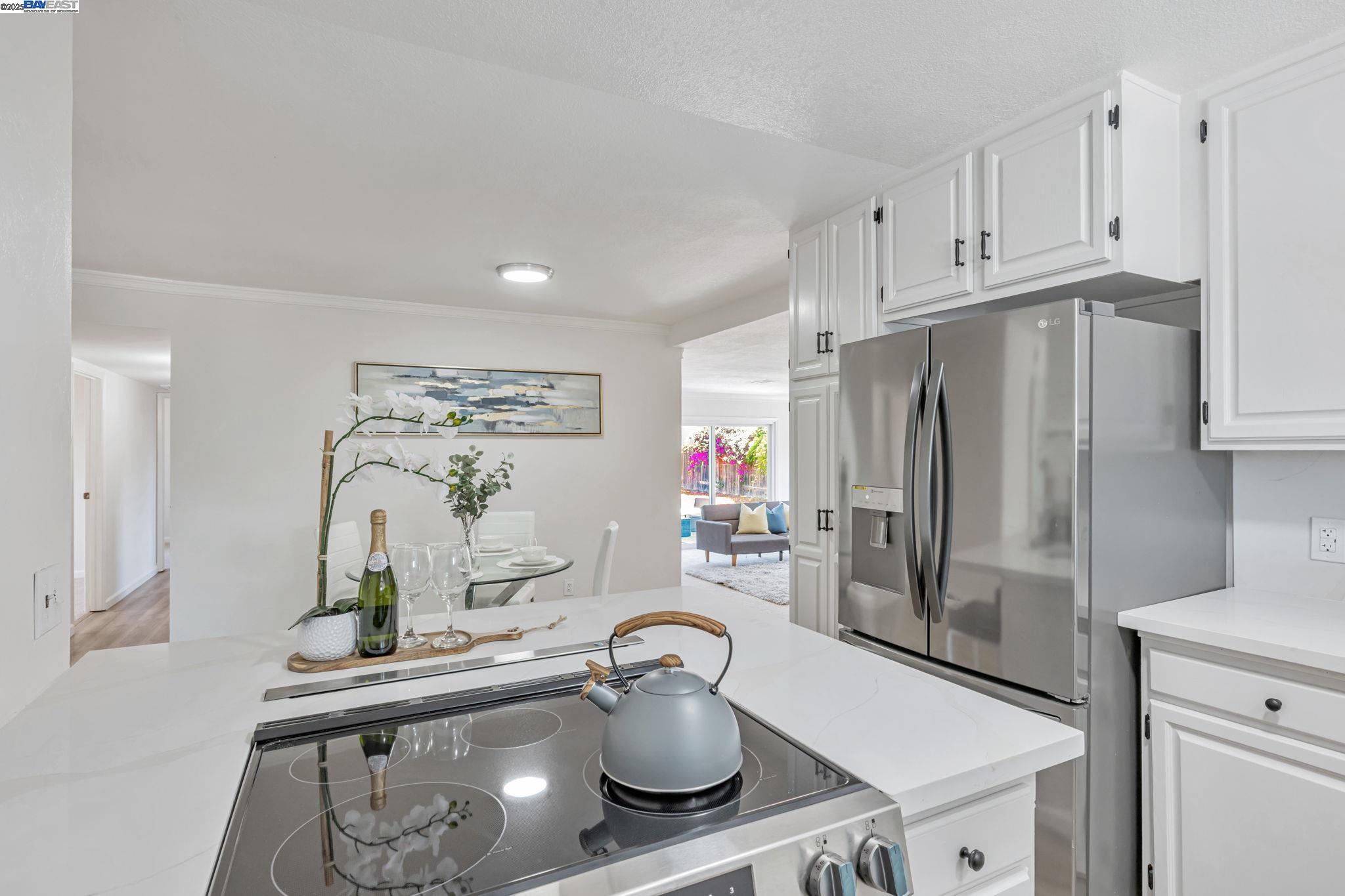 Detail Gallery Image 14 of 60 For 38072 Woodruff Dr, Newark,  CA 94560 - 6 Beds | 3 Baths