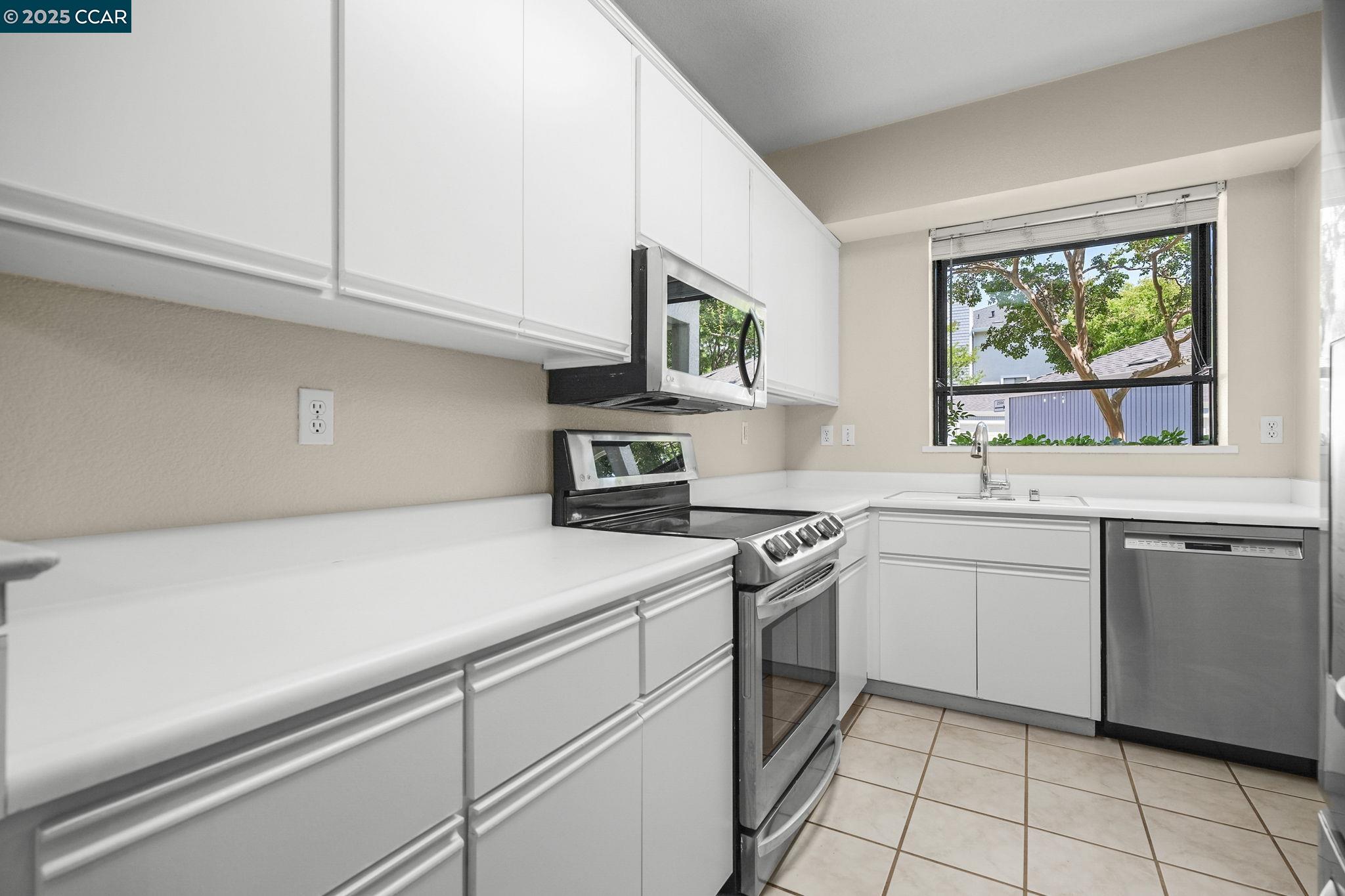 Detail Gallery Image 14 of 39 For 2584 Oak Rd #124,  Walnut Creek,  CA 94597 - 2 Beds | 2 Baths