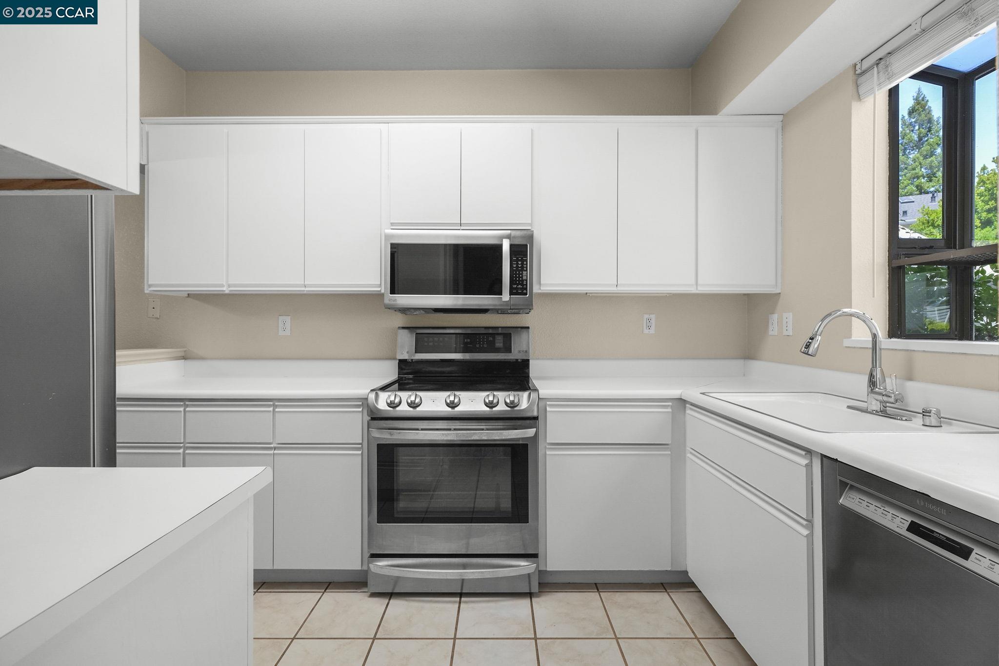 Detail Gallery Image 15 of 39 For 2584 Oak Rd #124,  Walnut Creek,  CA 94597 - 2 Beds | 2 Baths