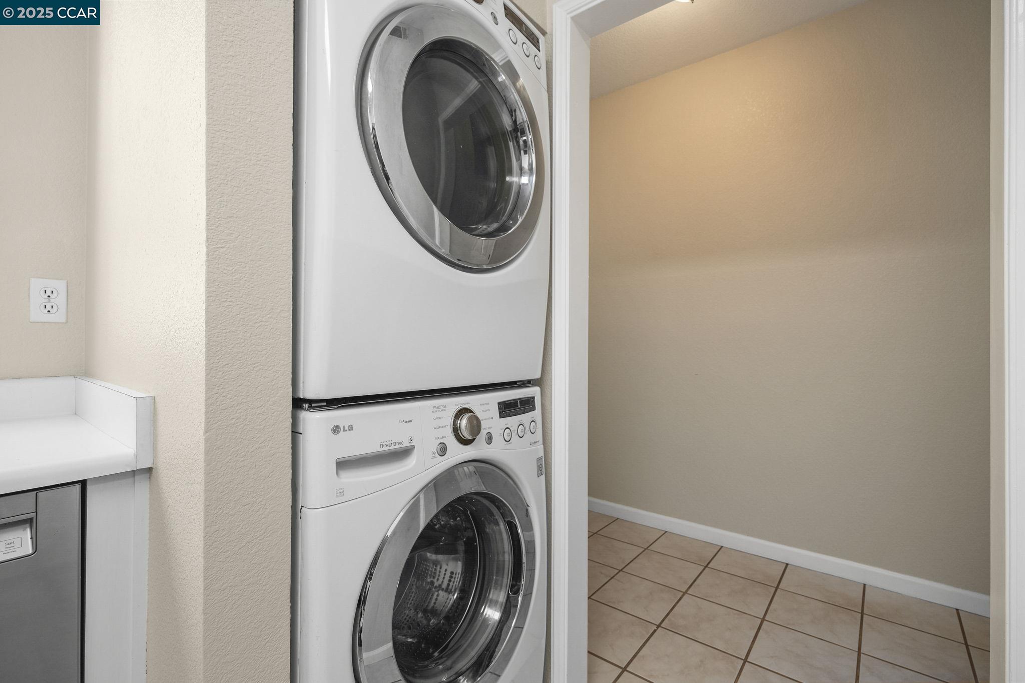 Detail Gallery Image 17 of 39 For 2584 Oak Rd #124,  Walnut Creek,  CA 94597 - 2 Beds | 2 Baths