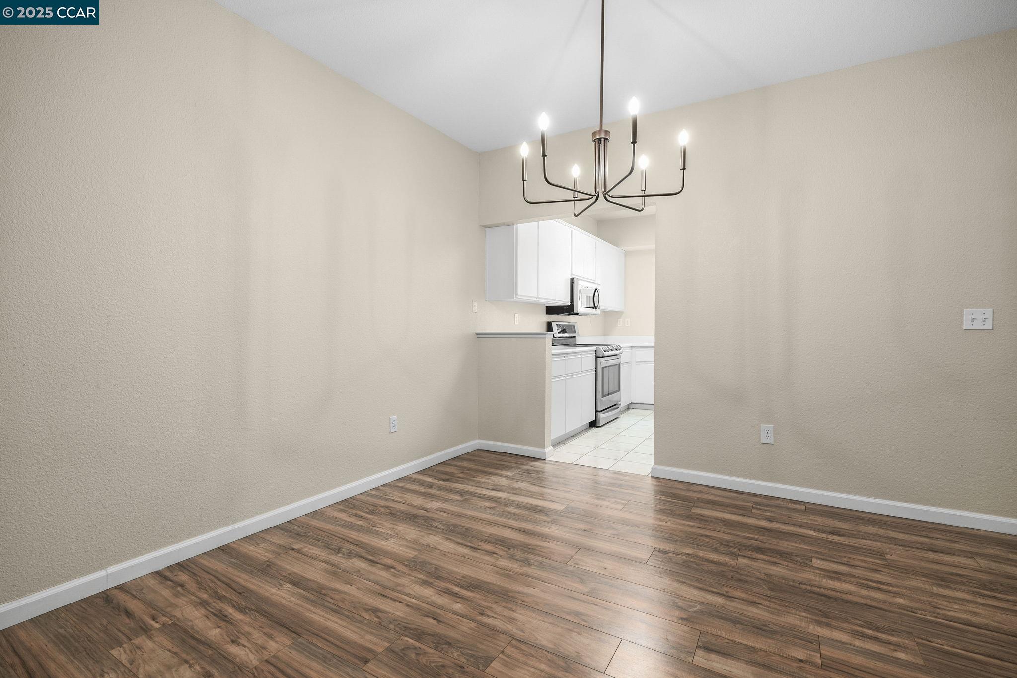 Detail Gallery Image 7 of 39 For 2584 Oak Rd #124,  Walnut Creek,  CA 94597 - 2 Beds | 2 Baths