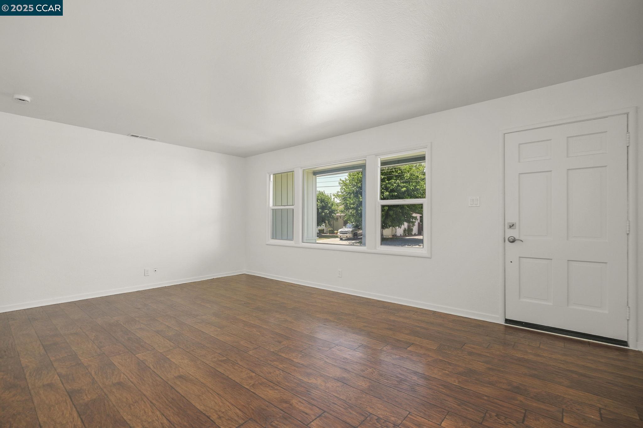 Detail Gallery Image 4 of 27 For 3642 Lolita Dr, Concord,  CA 94519 - 3 Beds | 2 Baths