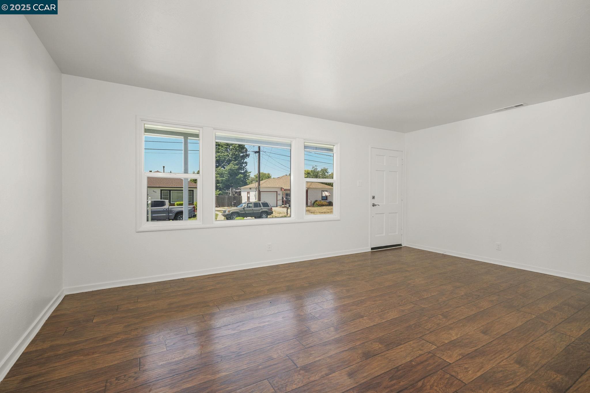 Detail Gallery Image 5 of 27 For 3642 Lolita Dr, Concord,  CA 94519 - 3 Beds | 2 Baths