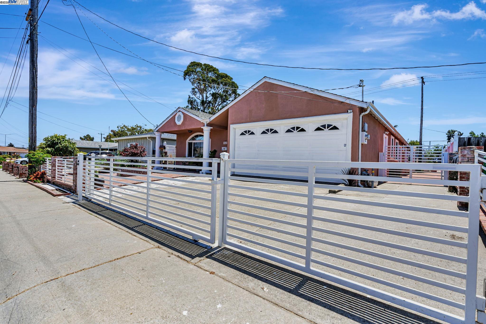 Detail Gallery Image 3 of 47 For 942 Purdue St, San Leandro,  CA 94579 - 3 Beds | 2 Baths