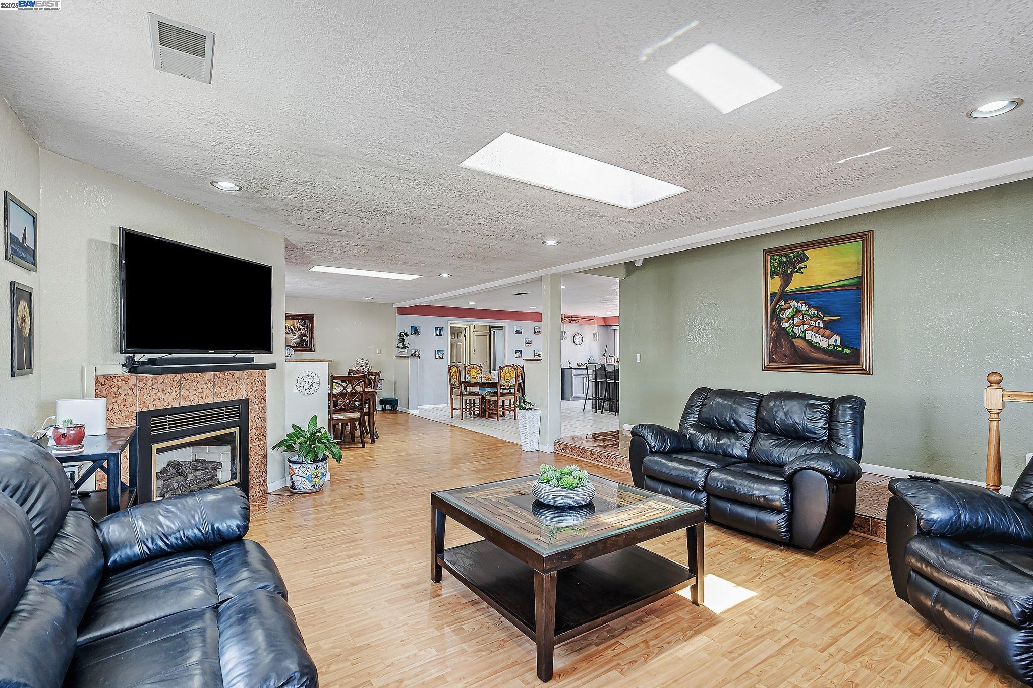 Detail Gallery Image 6 of 47 For 942 Purdue St, San Leandro,  CA 94579 - 3 Beds | 2 Baths