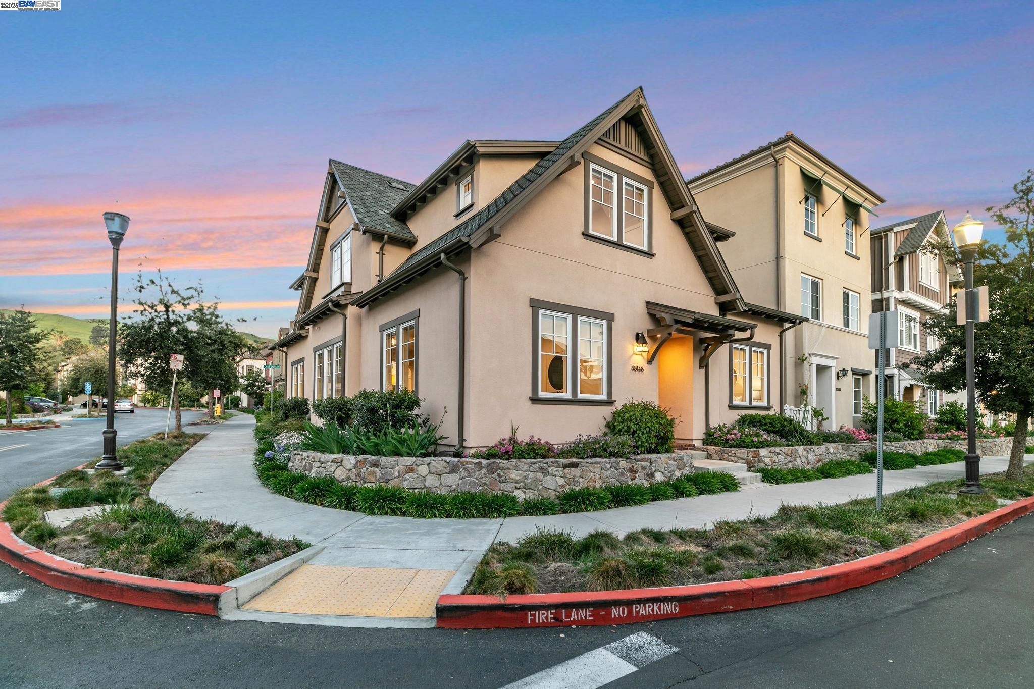 Detail Gallery Image 2 of 52 For 43148 Calle Sagrada, Fremont,  CA 94539 - 4 Beds | 3 Baths
