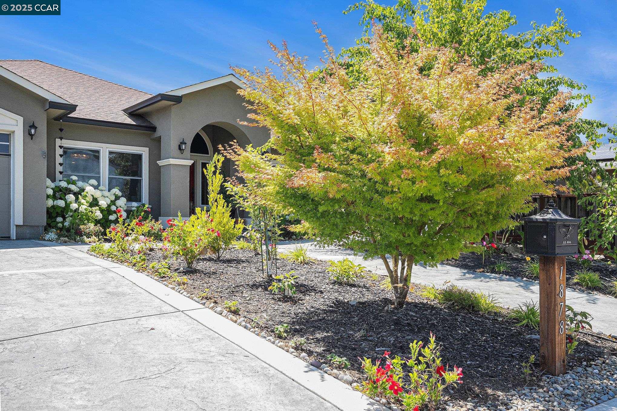 Detail Gallery Image 5 of 32 For 1878 Casa Grande Street, Benicia,  CA 94510 - 3 Beds | 2/1 Baths