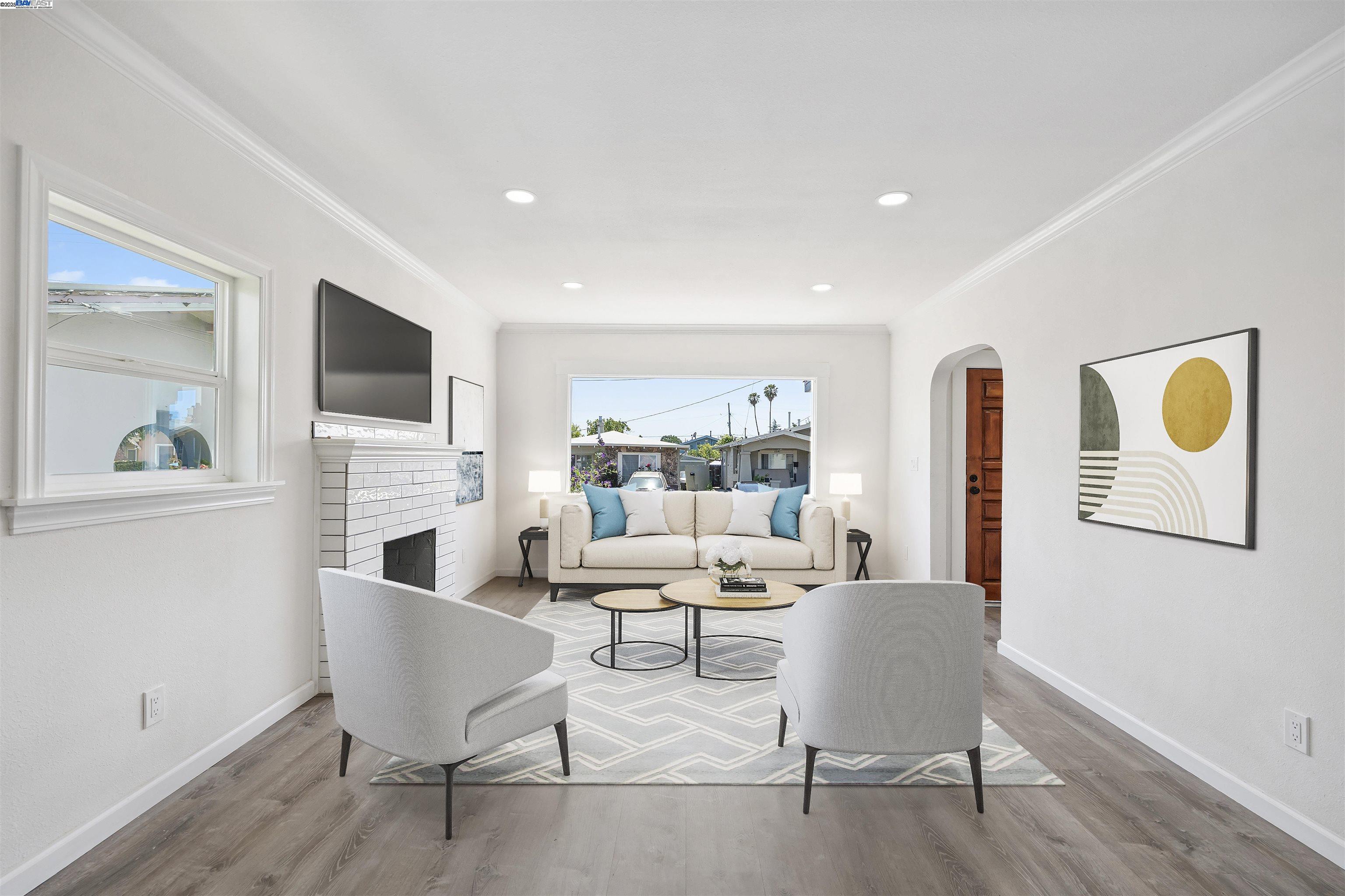 Detail Gallery Image 2 of 25 For 5542 Harvey Ave, Oakland,  CA 94621 - 4 Beds | 2 Baths