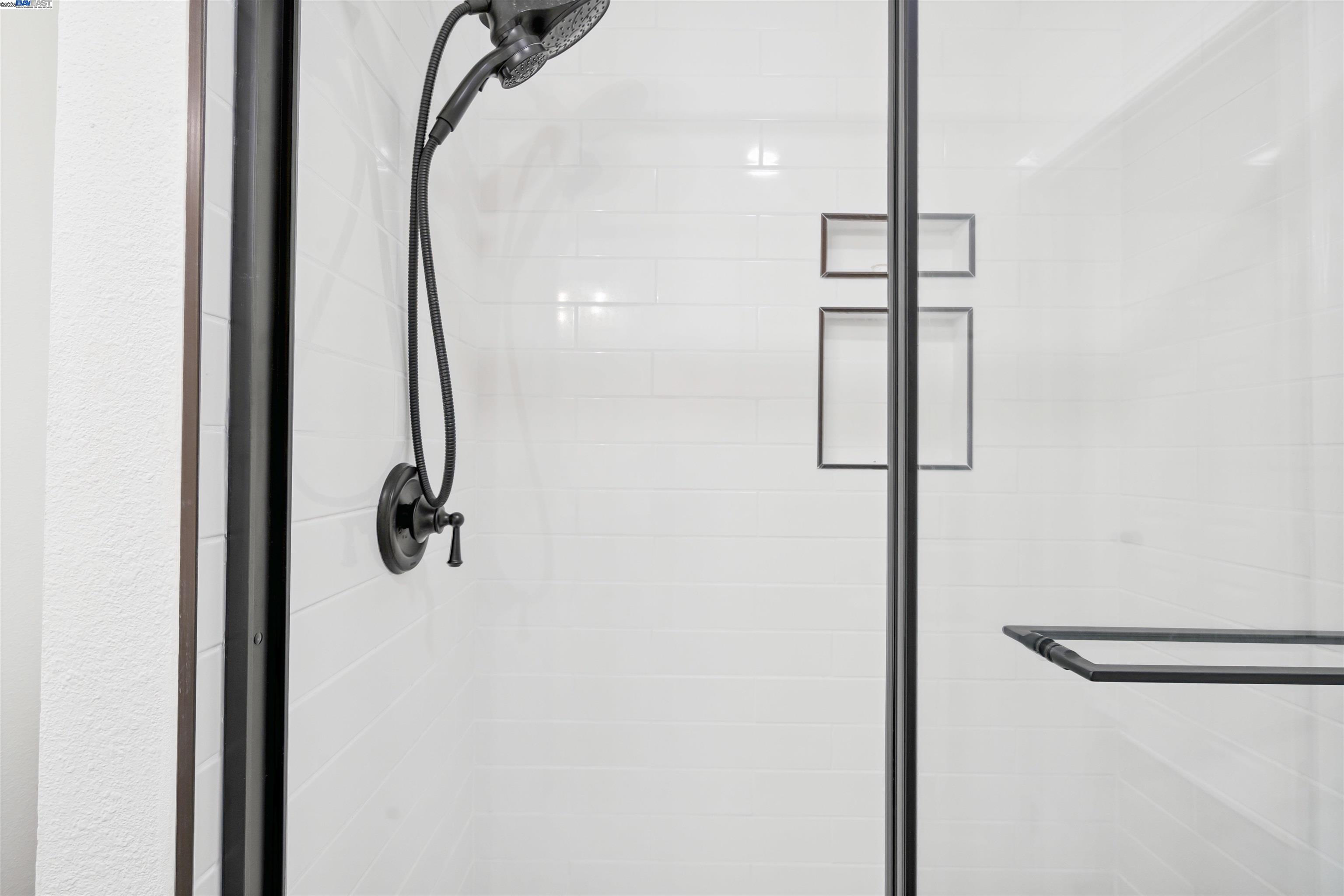 Detail Gallery Image 12 of 25 For 5542 Harvey Ave, Oakland,  CA 94621 - 4 Beds | 2 Baths
