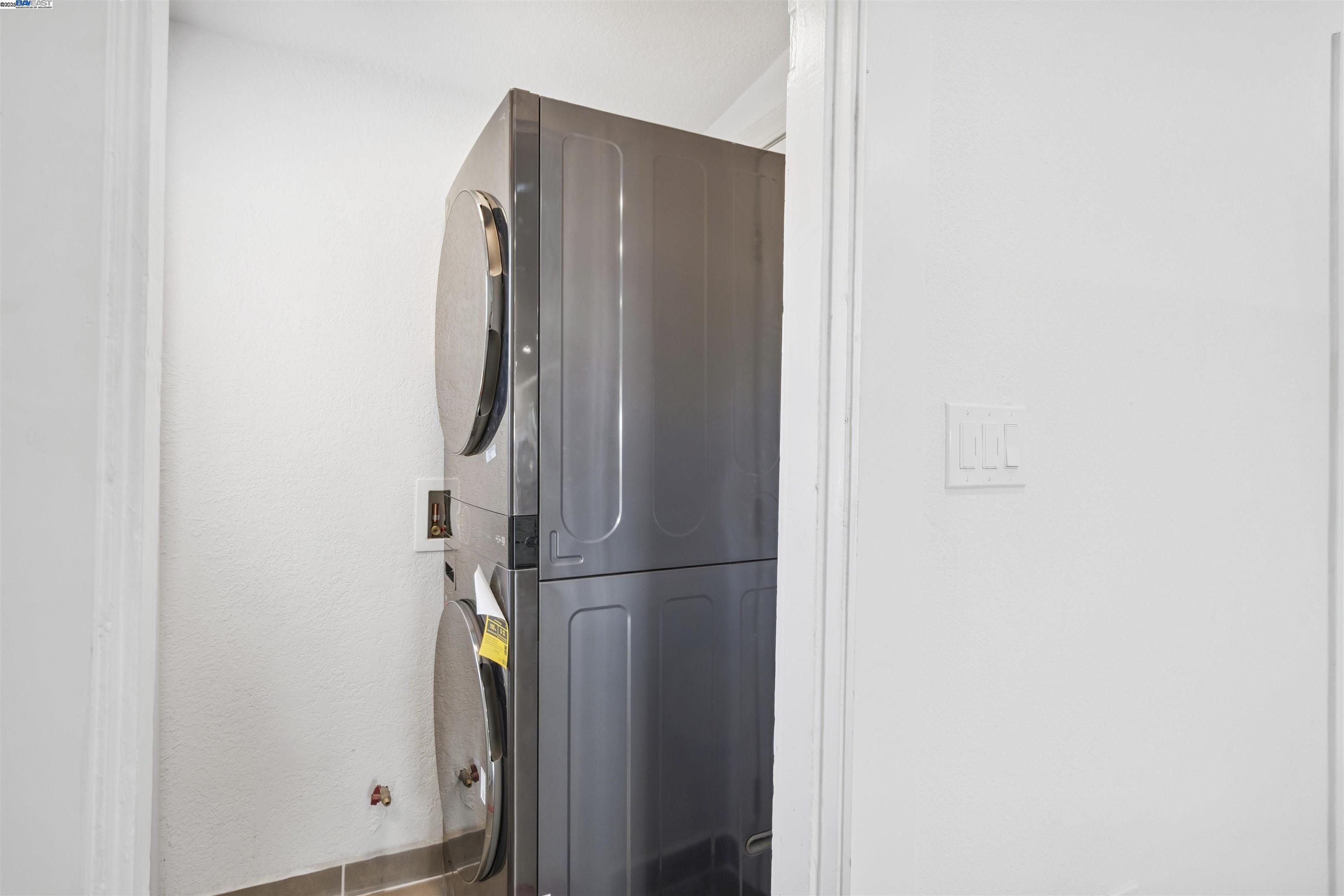 Detail Gallery Image 15 of 25 For 5542 Harvey Ave, Oakland,  CA 94621 - 4 Beds | 2 Baths