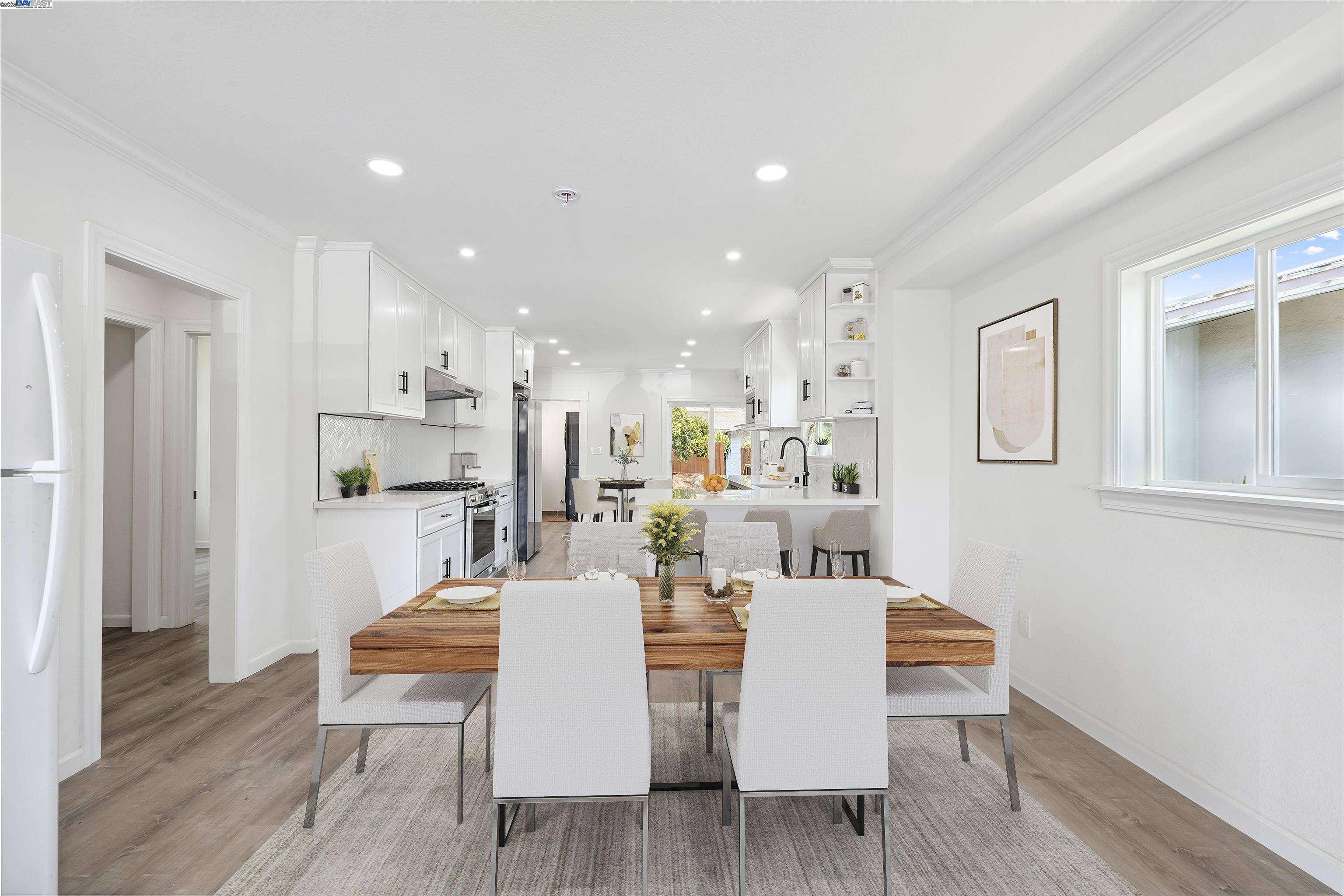 Detail Gallery Image 3 of 25 For 5542 Harvey Ave, Oakland,  CA 94621 - 4 Beds | 2 Baths