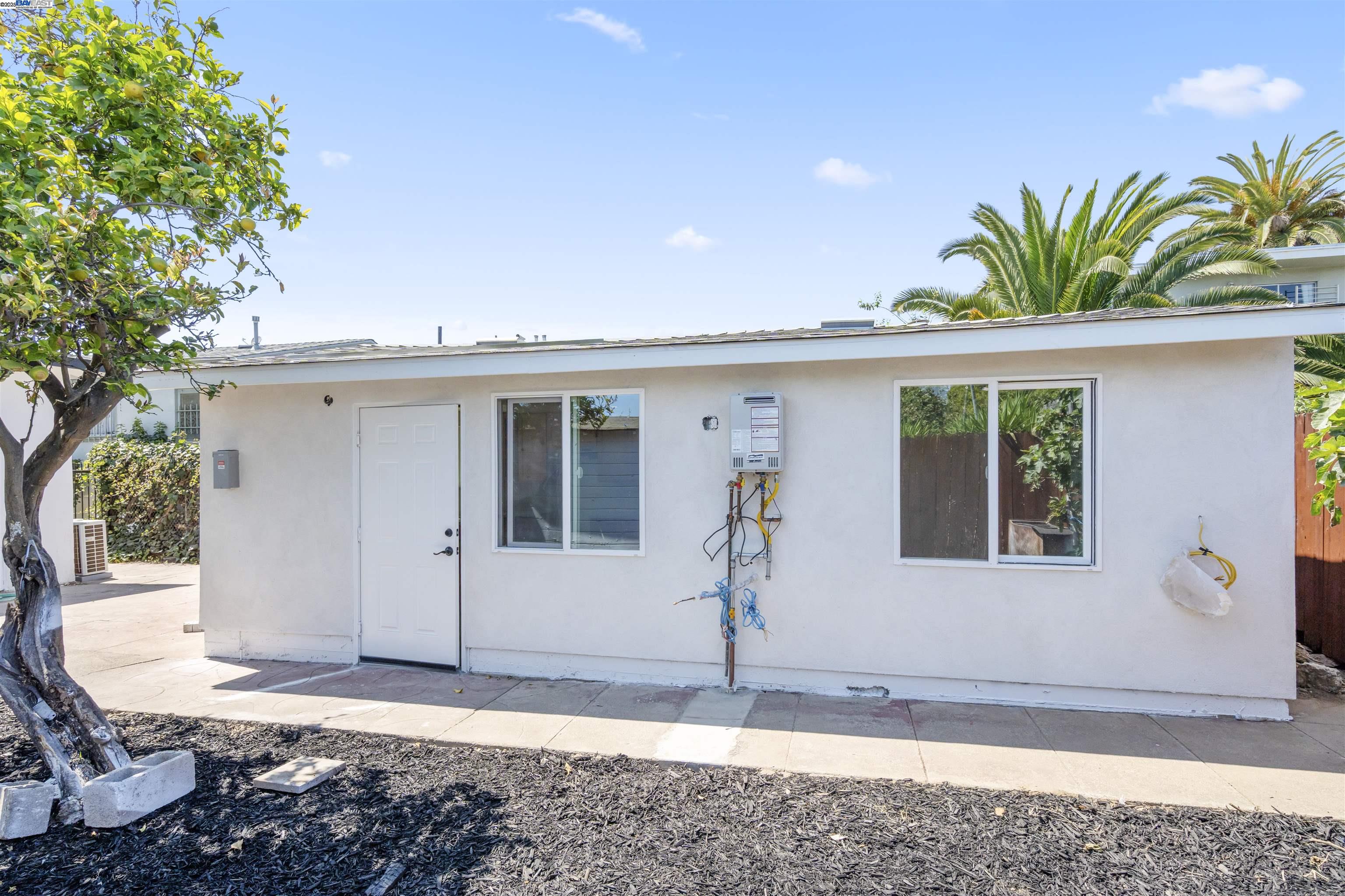 Detail Gallery Image 24 of 25 For 5542 Harvey Ave, Oakland,  CA 94621 - 4 Beds | 2 Baths
