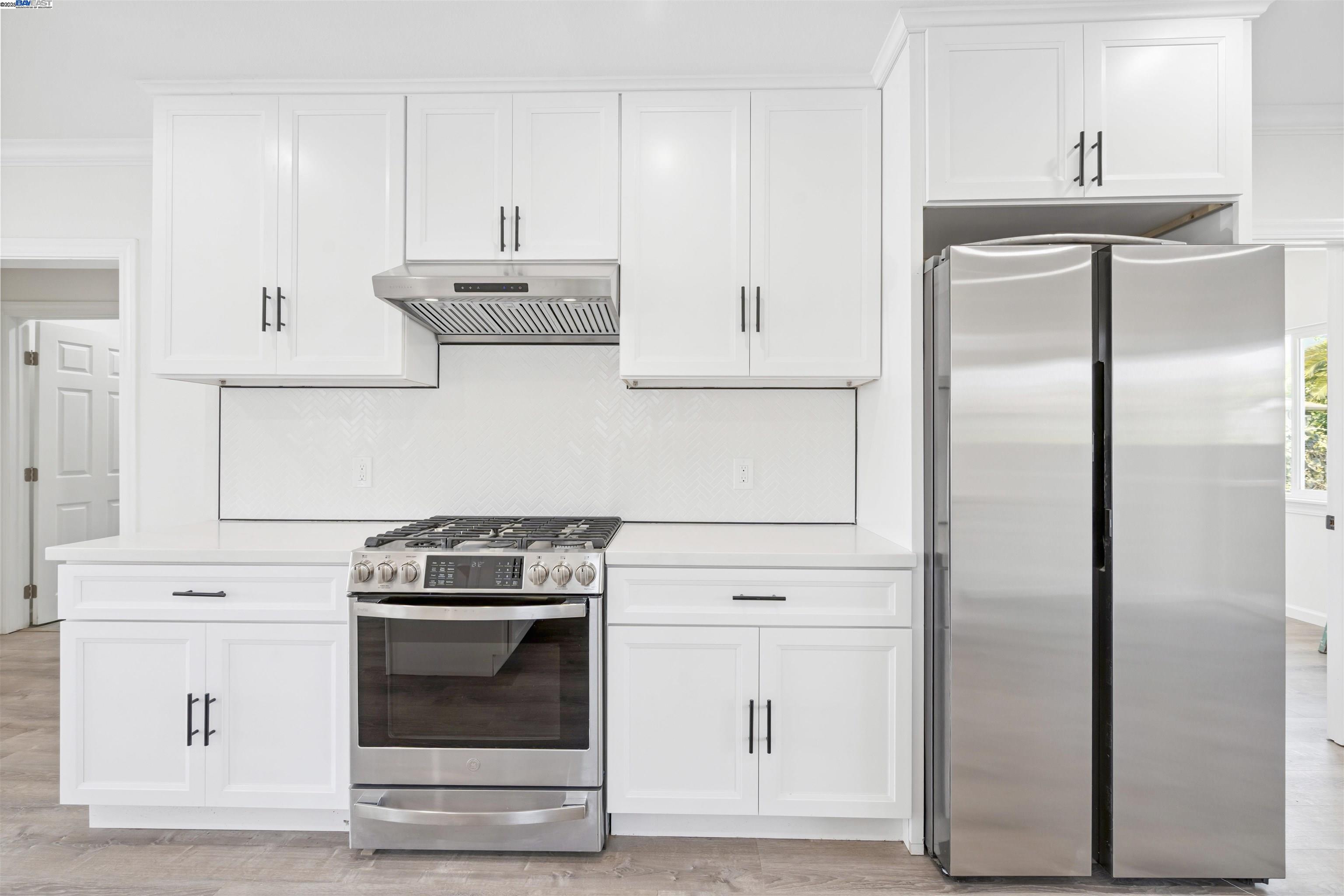 Detail Gallery Image 6 of 25 For 5542 Harvey Ave, Oakland,  CA 94621 - 4 Beds | 2 Baths
