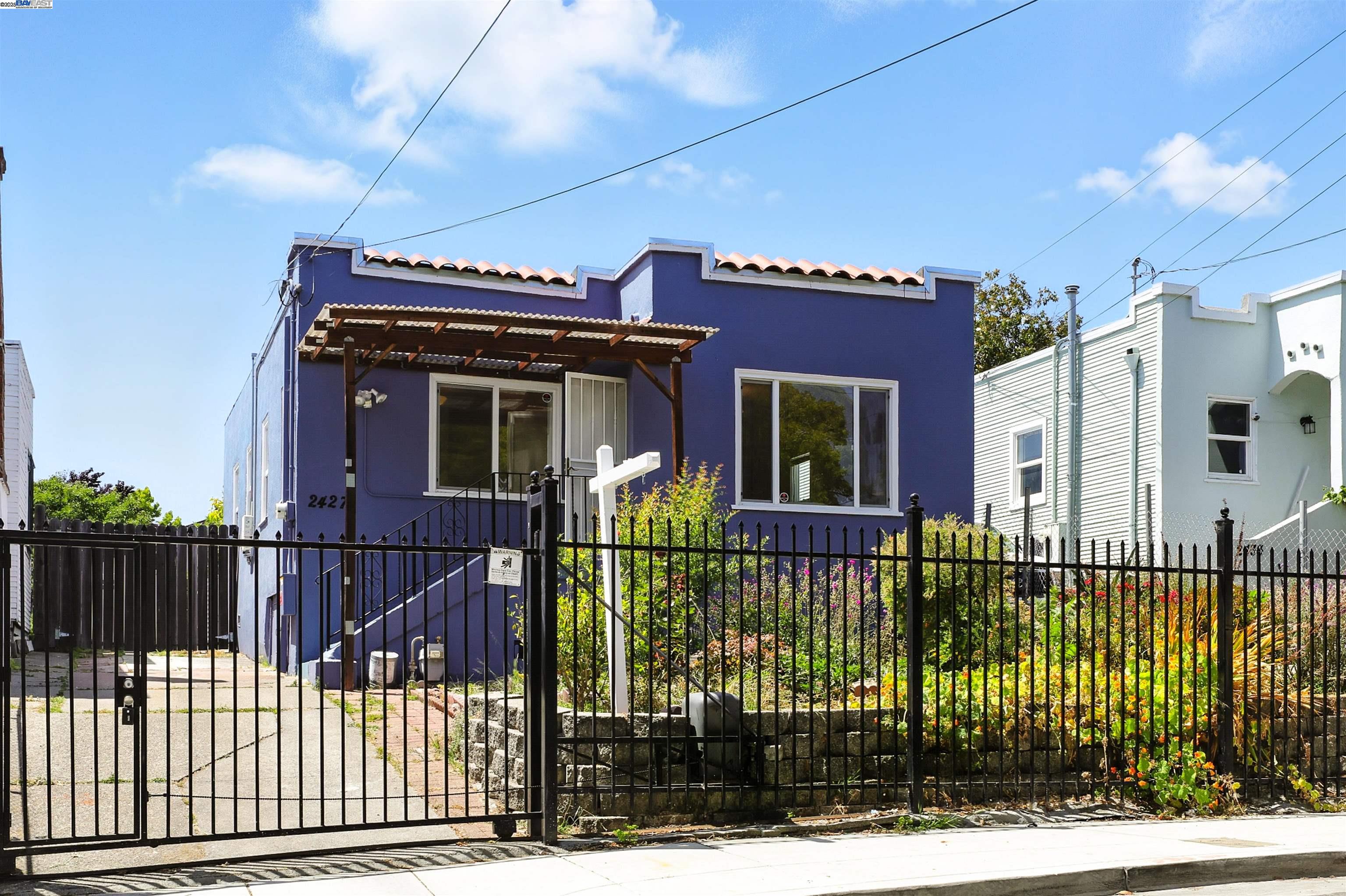 Detail Gallery Image 1 of 1 For 2427 34 Th Ave, Oakland,  CA 94601 - 2 Beds | 1 Baths