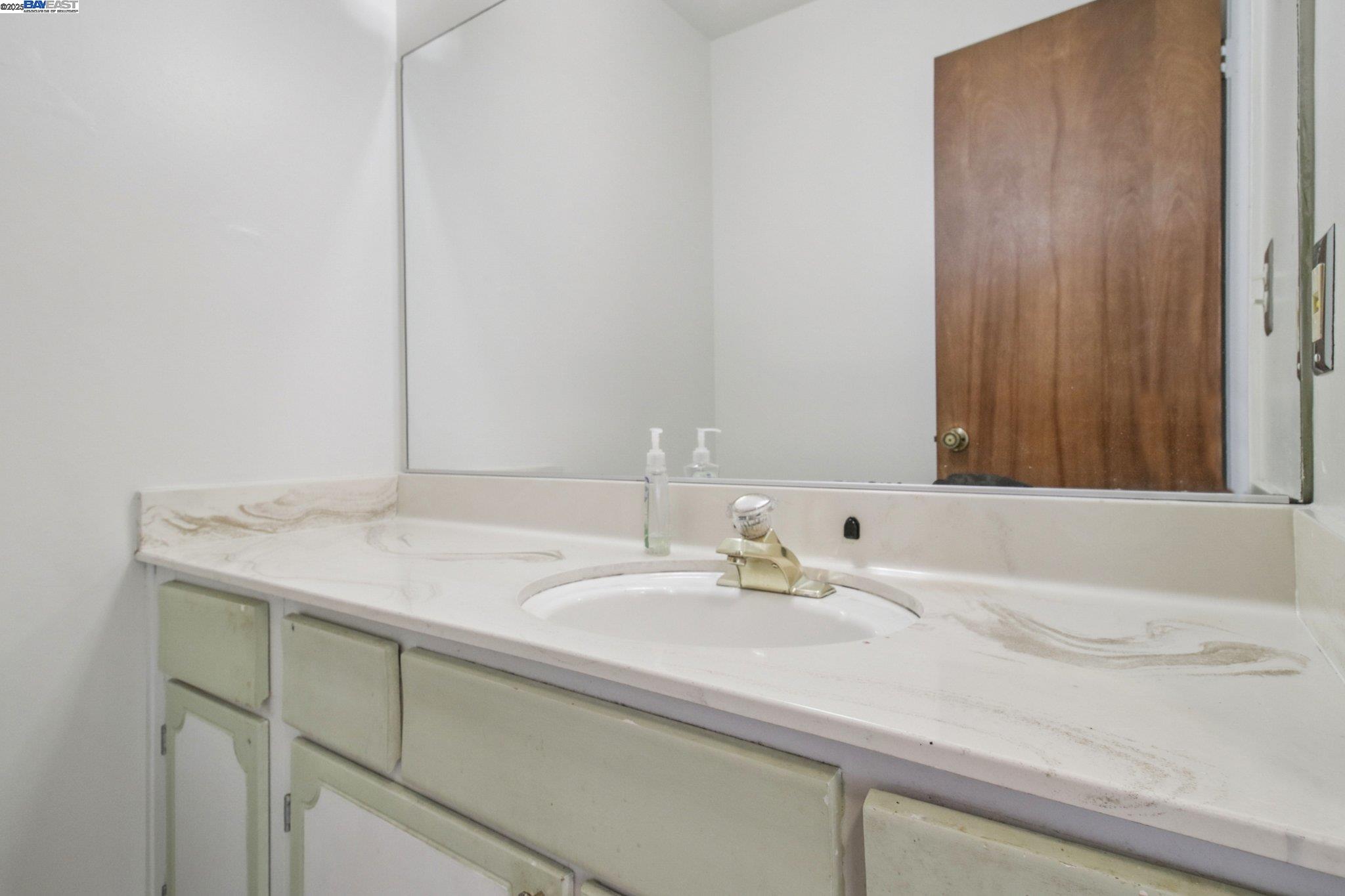 Photo #10: 41102973 Listing: Photo #10