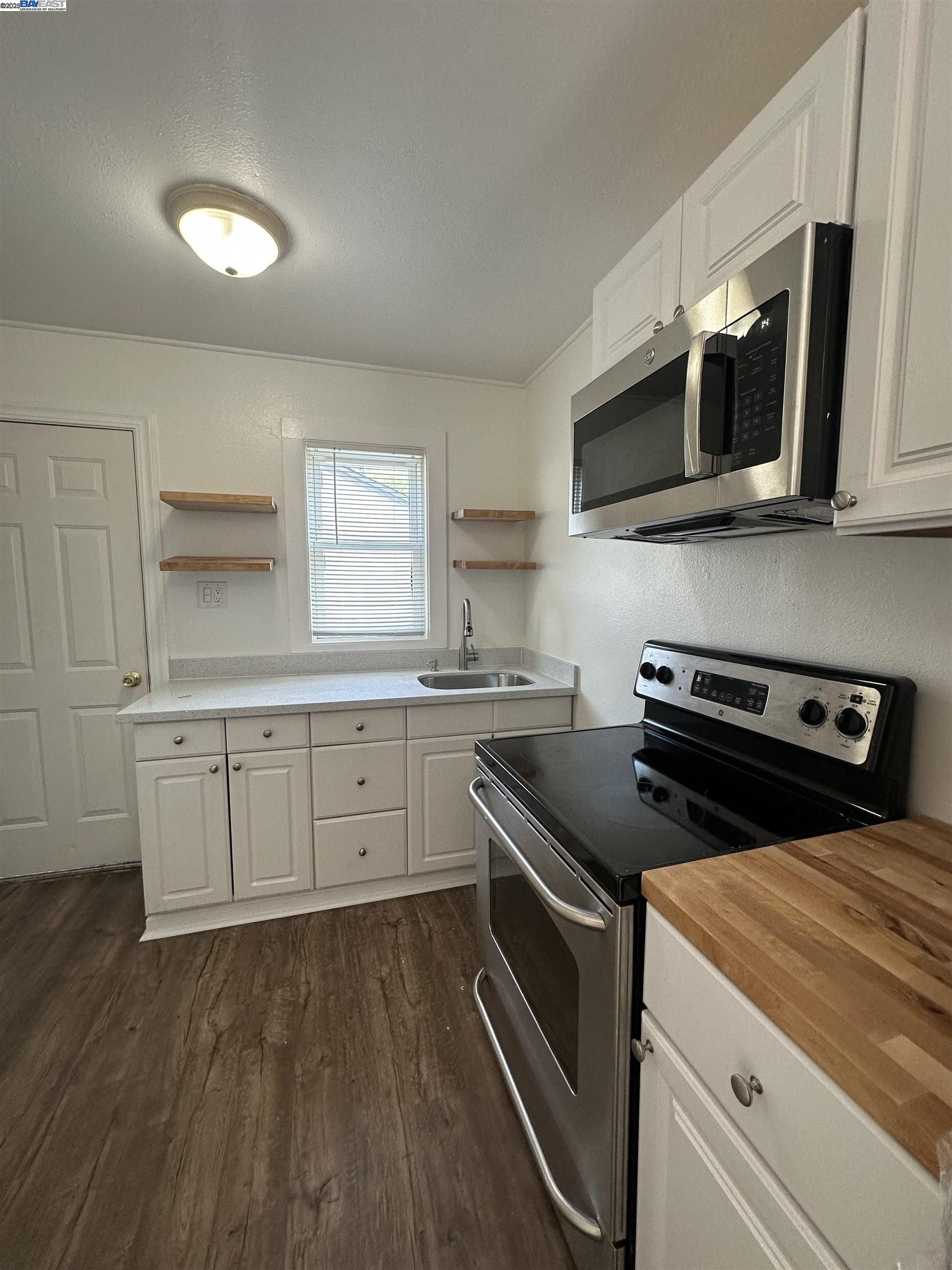 Detail Gallery Image 17 of 31 For 1143 D St, Hayward,  CA 94541 - – Beds | – Baths