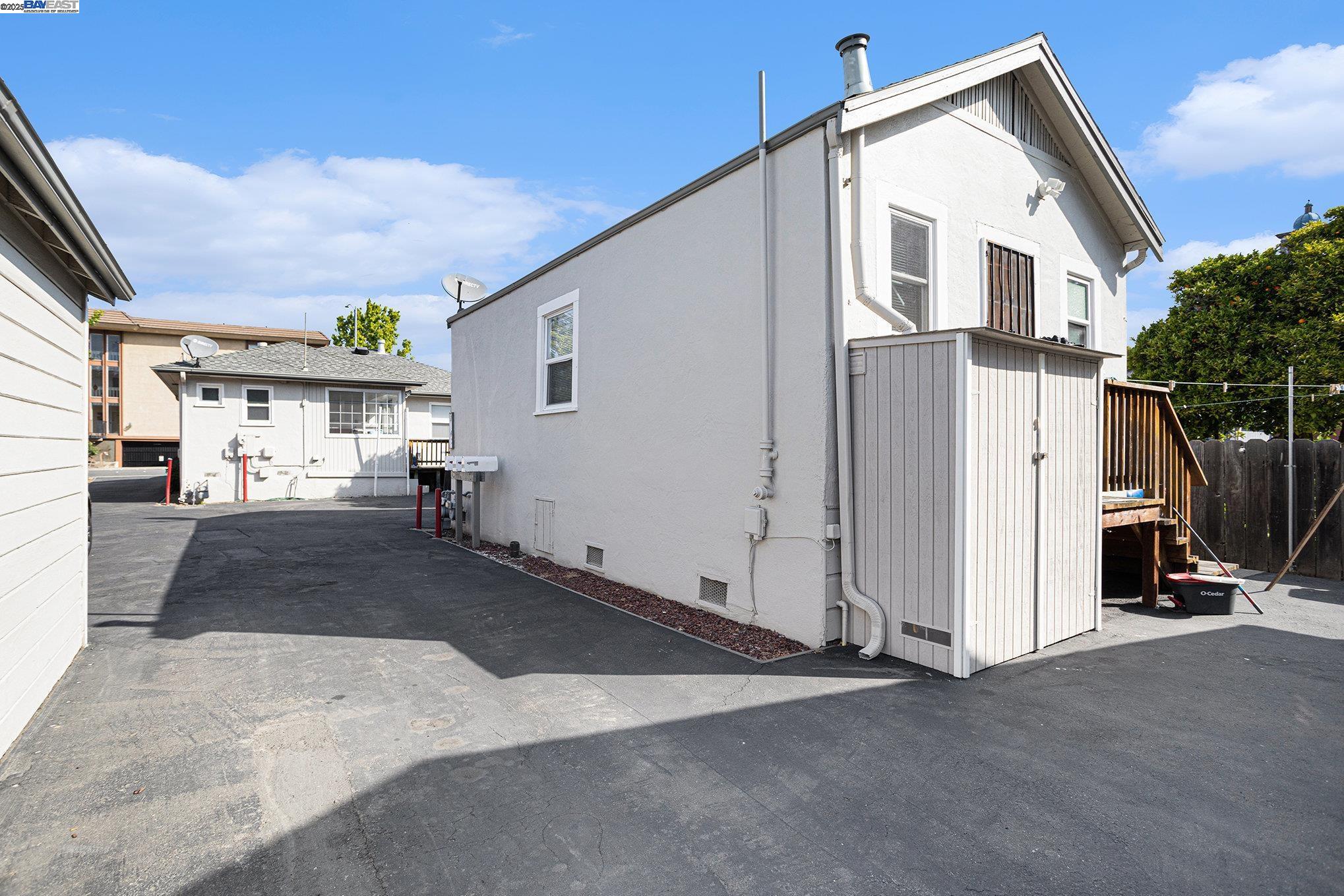 Detail Gallery Image 5 of 31 For 1143 D St, Hayward,  CA 94541 - – Beds | – Baths