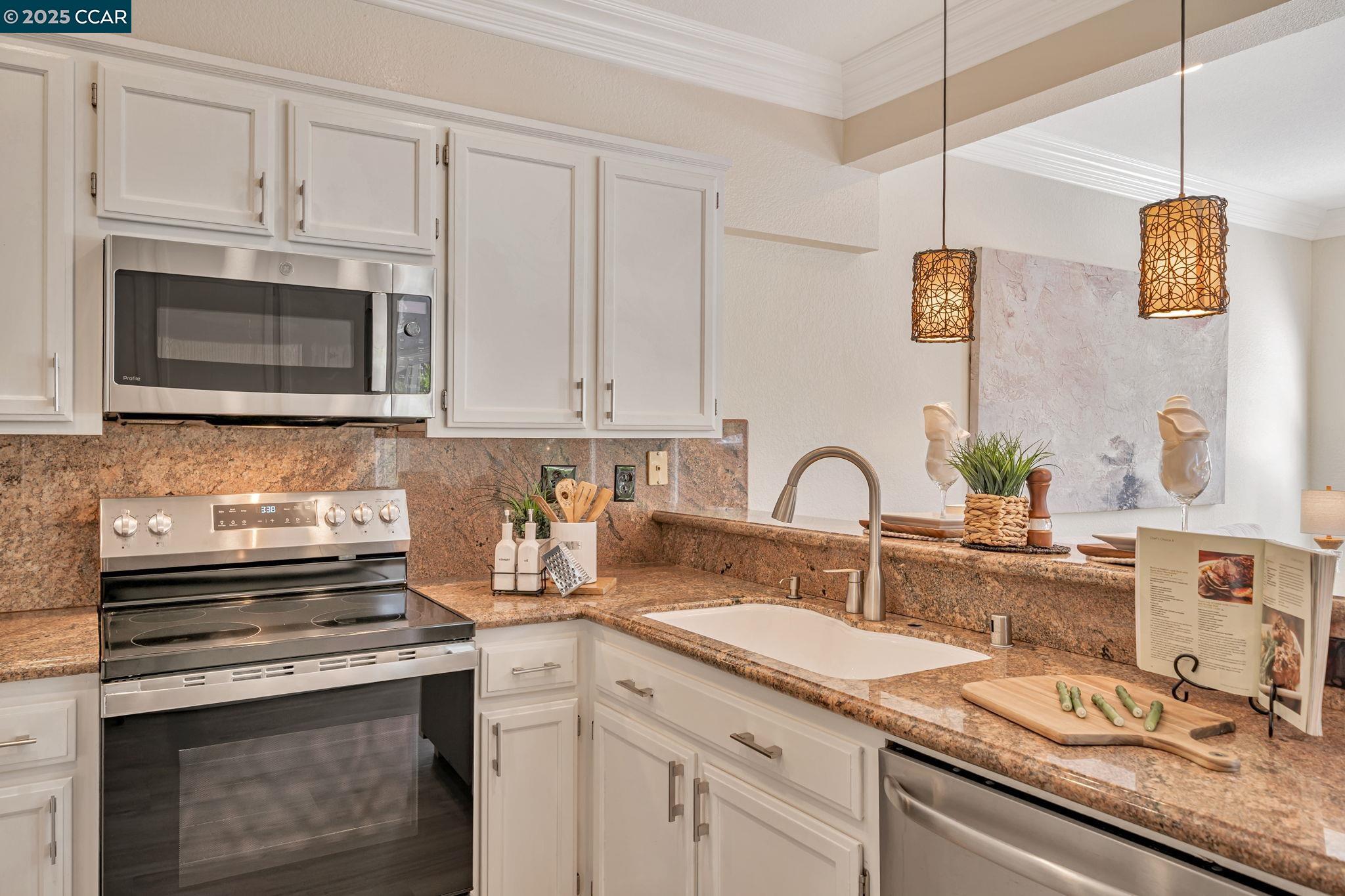 Detail Gallery Image 11 of 46 For 2475 Canyon Lakes Dr, San Ramon,  CA 94582 - 4 Beds | 3 Baths
