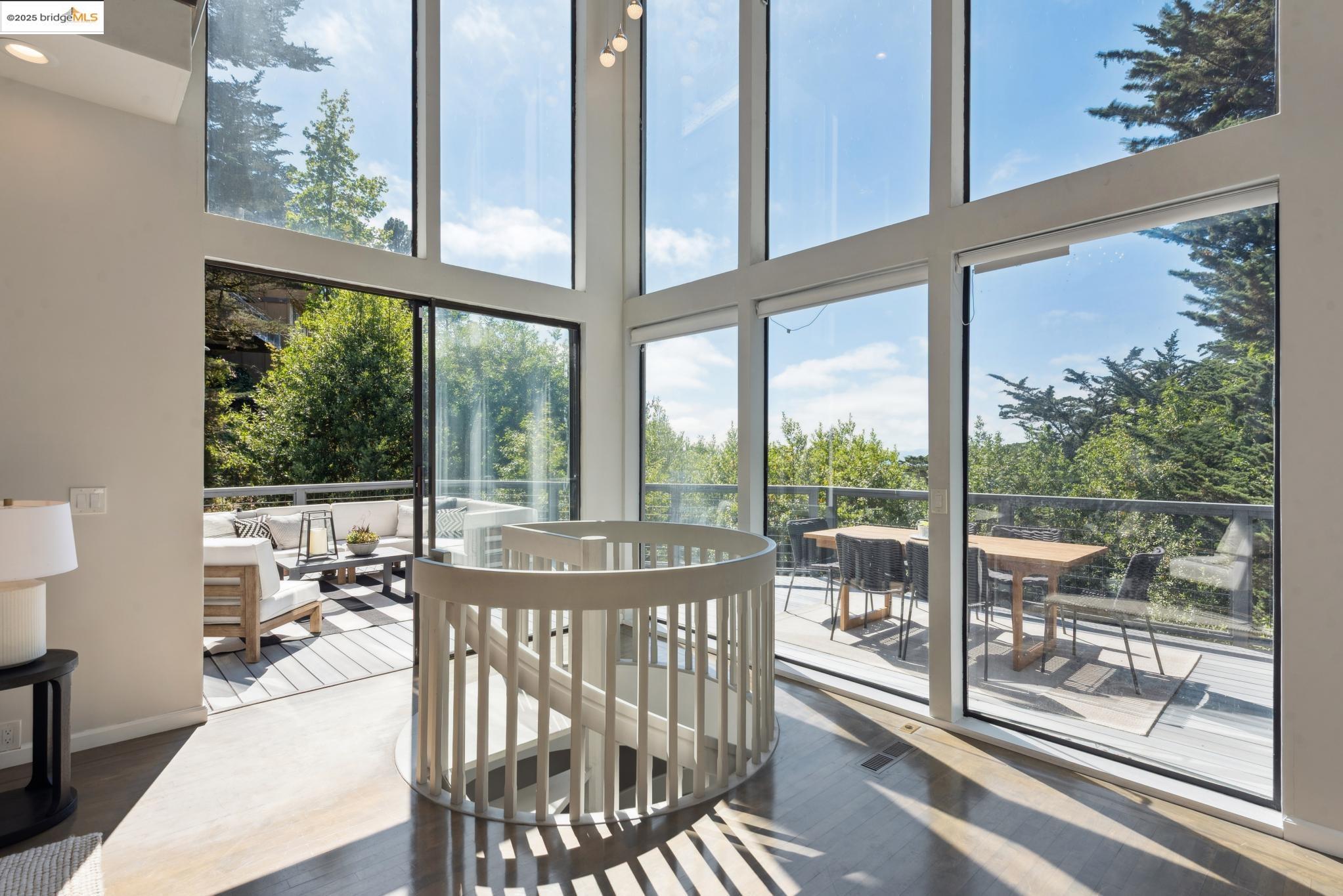 Detail Gallery Image 11 of 56 For 2861 Chelsea Drive, Oakland,  CA 94611 - 5 Beds | 5 Baths