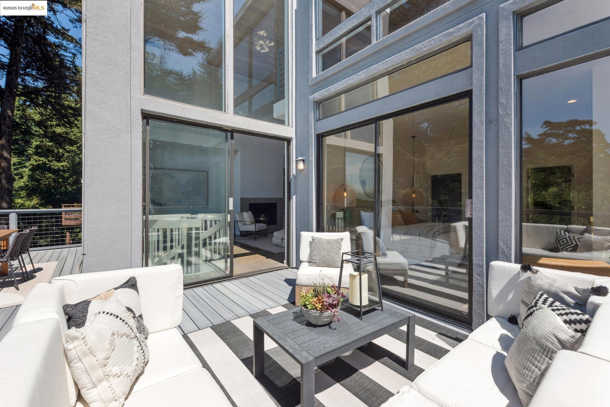 Detail Gallery Image 13 of 56 For 2861 Chelsea Drive, Oakland,  CA 94611 - 5 Beds | 5 Baths