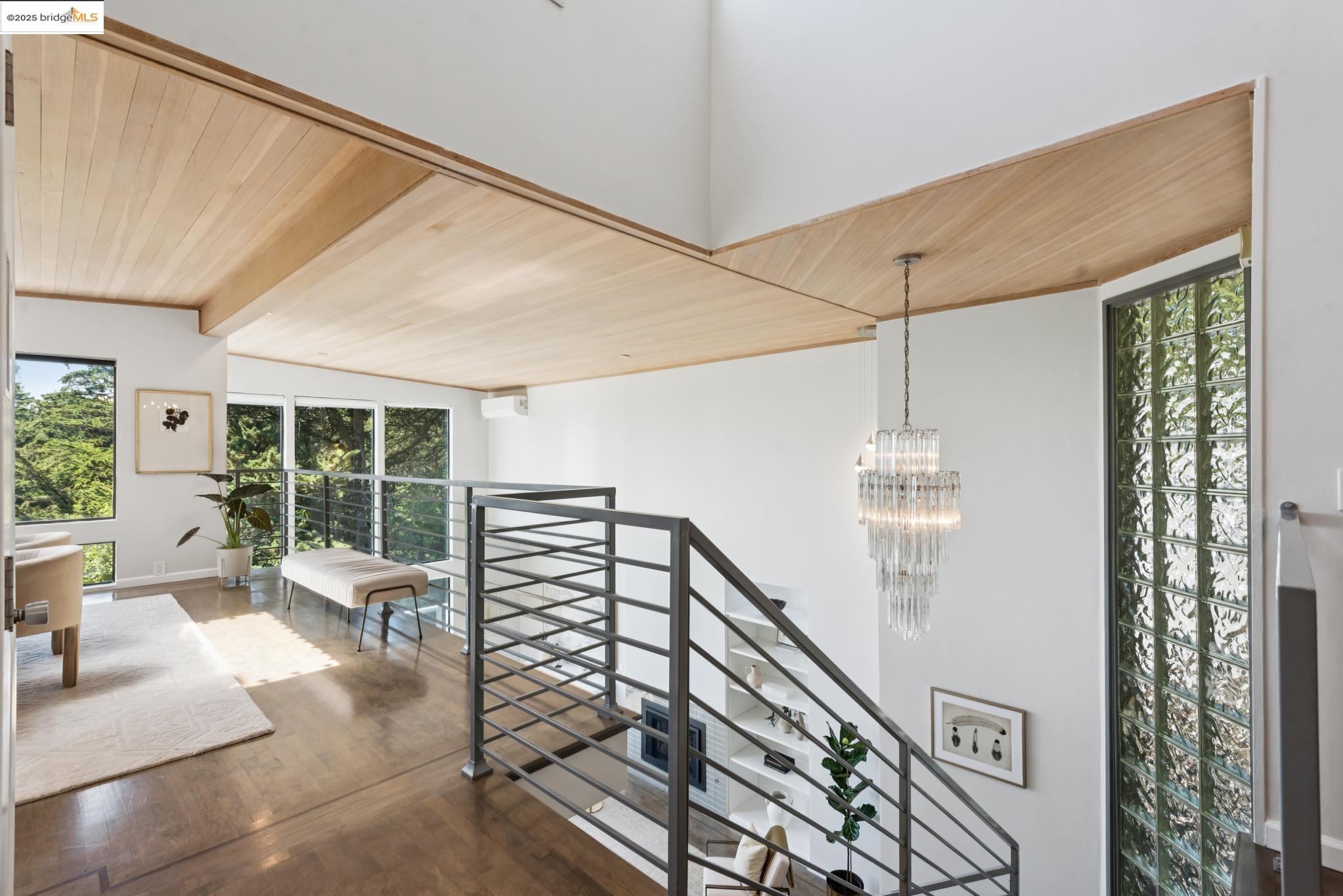 Detail Gallery Image 16 of 56 For 2861 Chelsea Drive, Oakland,  CA 94611 - 5 Beds | 5 Baths