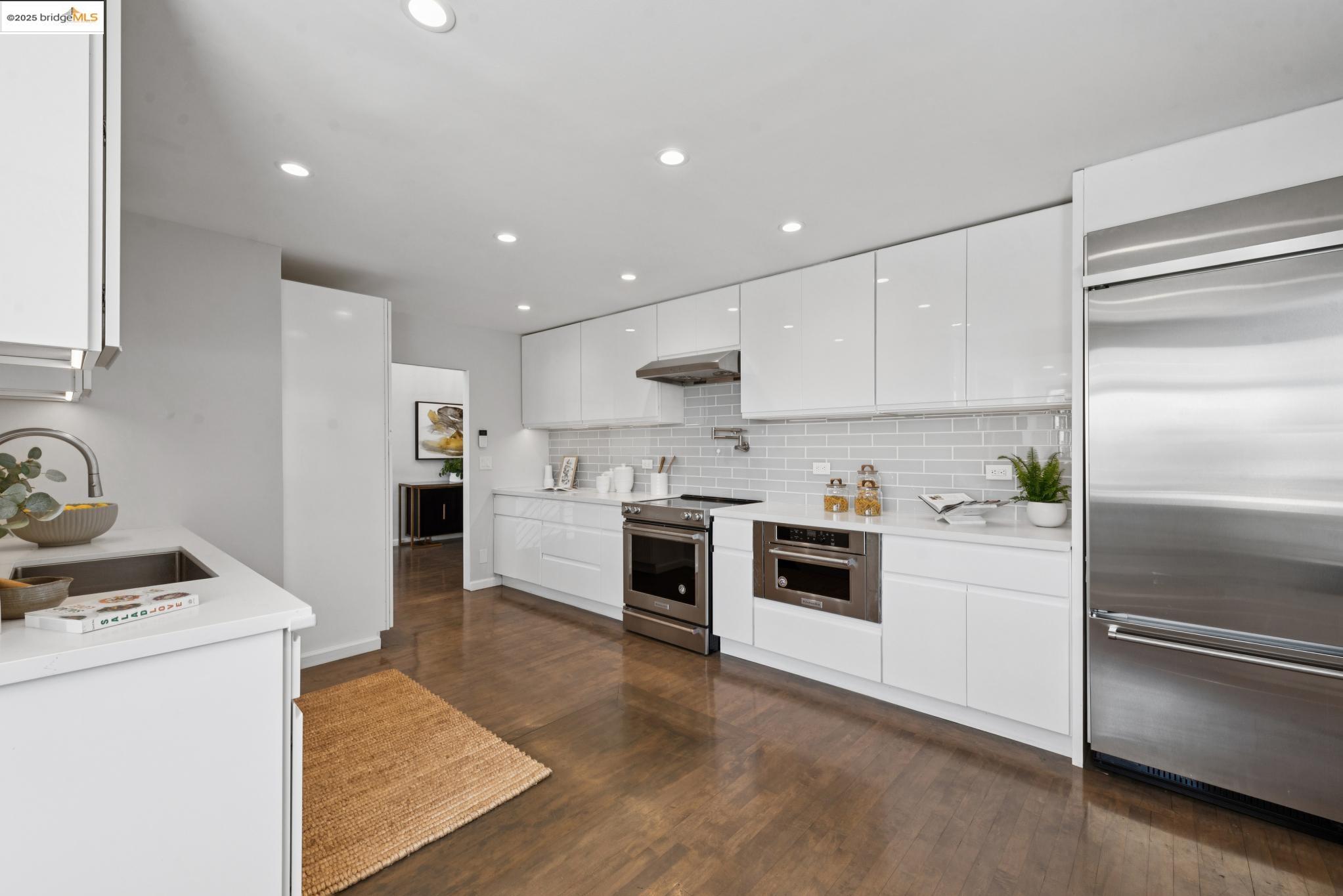 Detail Gallery Image 17 of 56 For 2861 Chelsea Drive, Oakland,  CA 94611 - 5 Beds | 5 Baths
