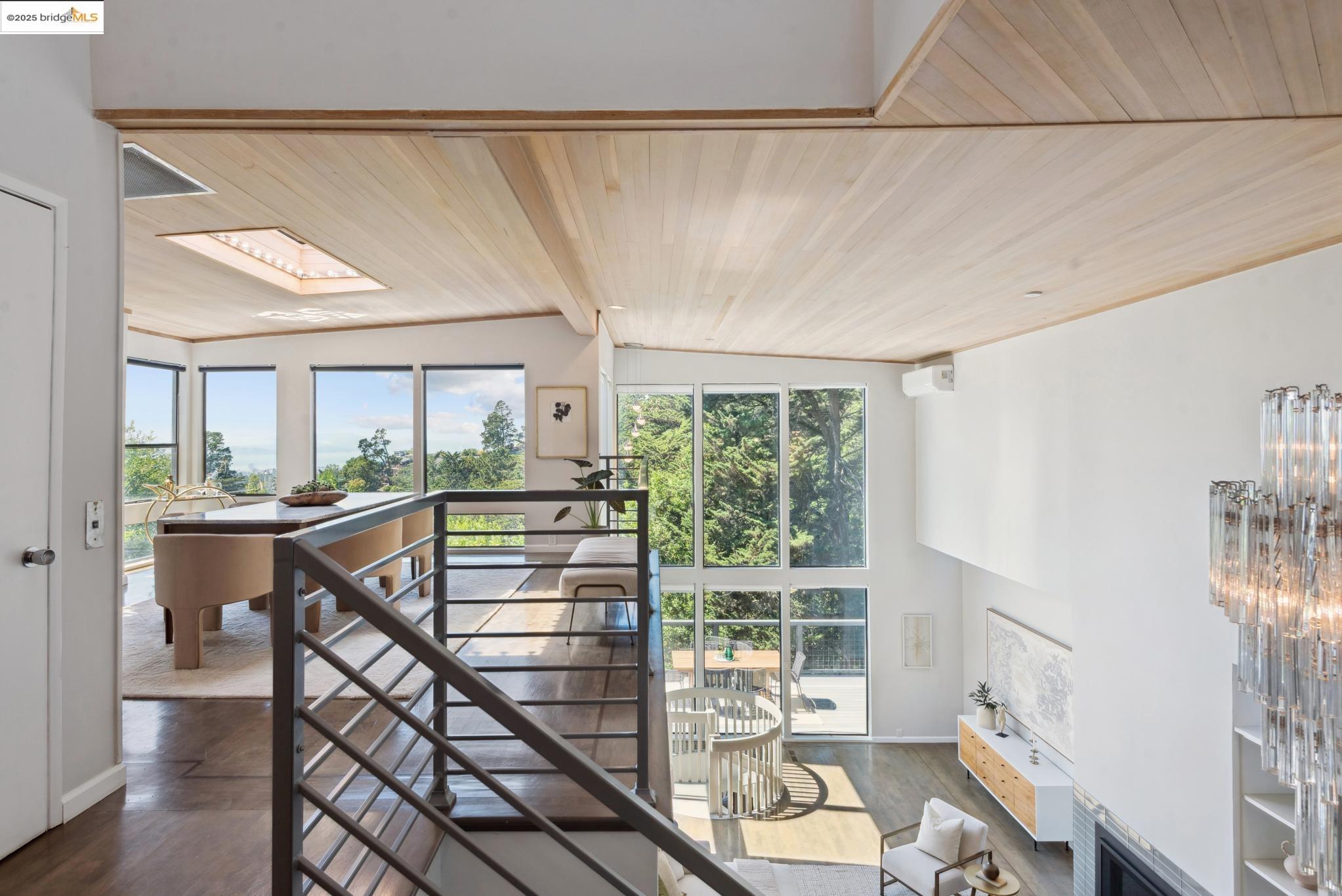Detail Gallery Image 3 of 56 For 2861 Chelsea Drive, Oakland,  CA 94611 - 5 Beds | 5 Baths