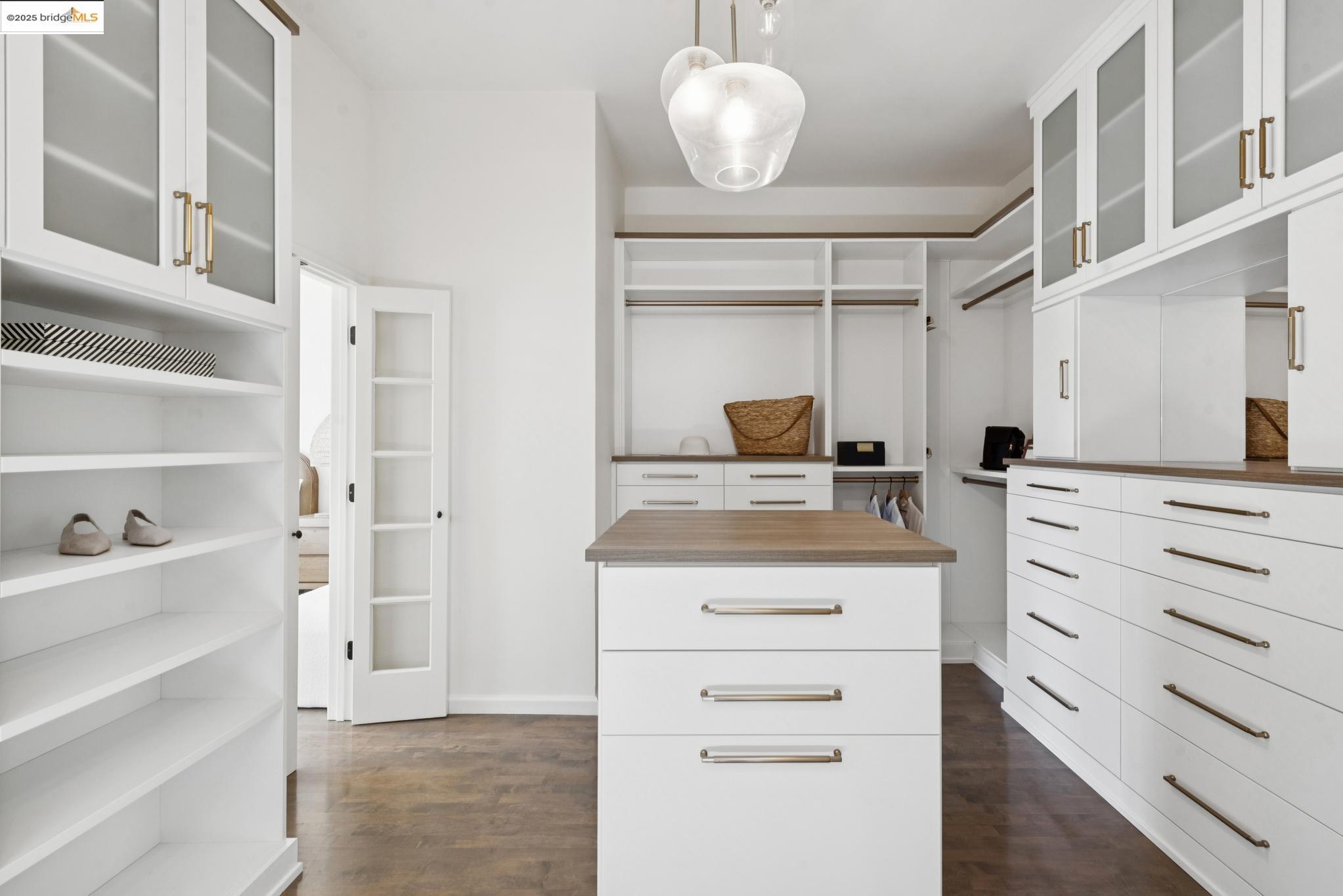 Detail Gallery Image 31 of 56 For 2861 Chelsea Drive, Oakland,  CA 94611 - 5 Beds | 5 Baths