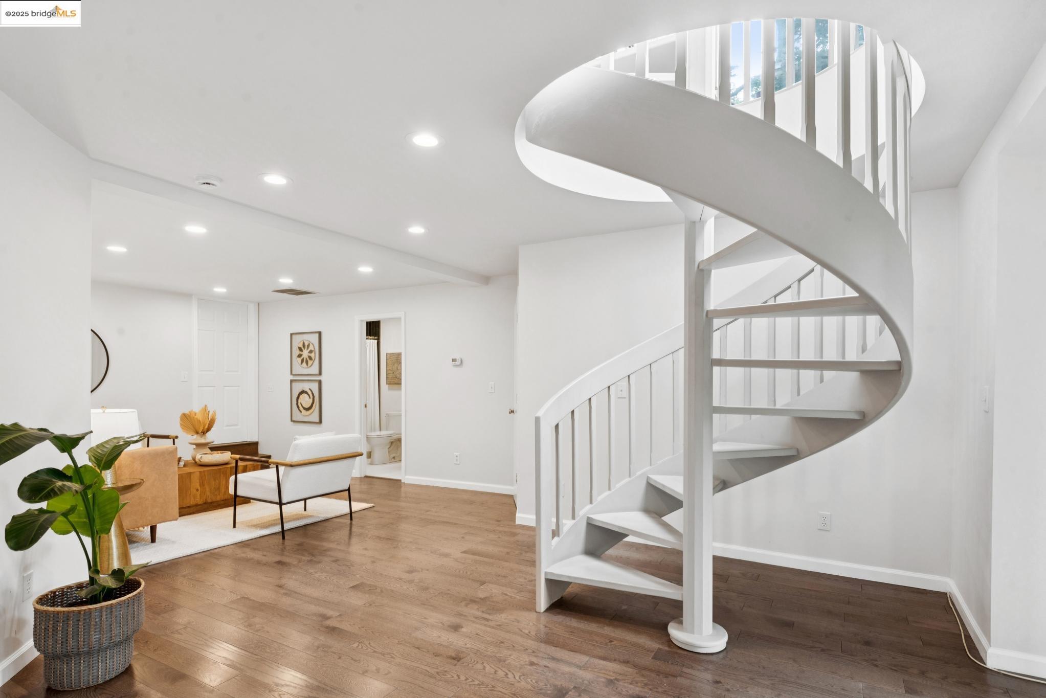 Detail Gallery Image 43 of 56 For 2861 Chelsea Drive, Oakland,  CA 94611 - 5 Beds | 5 Baths