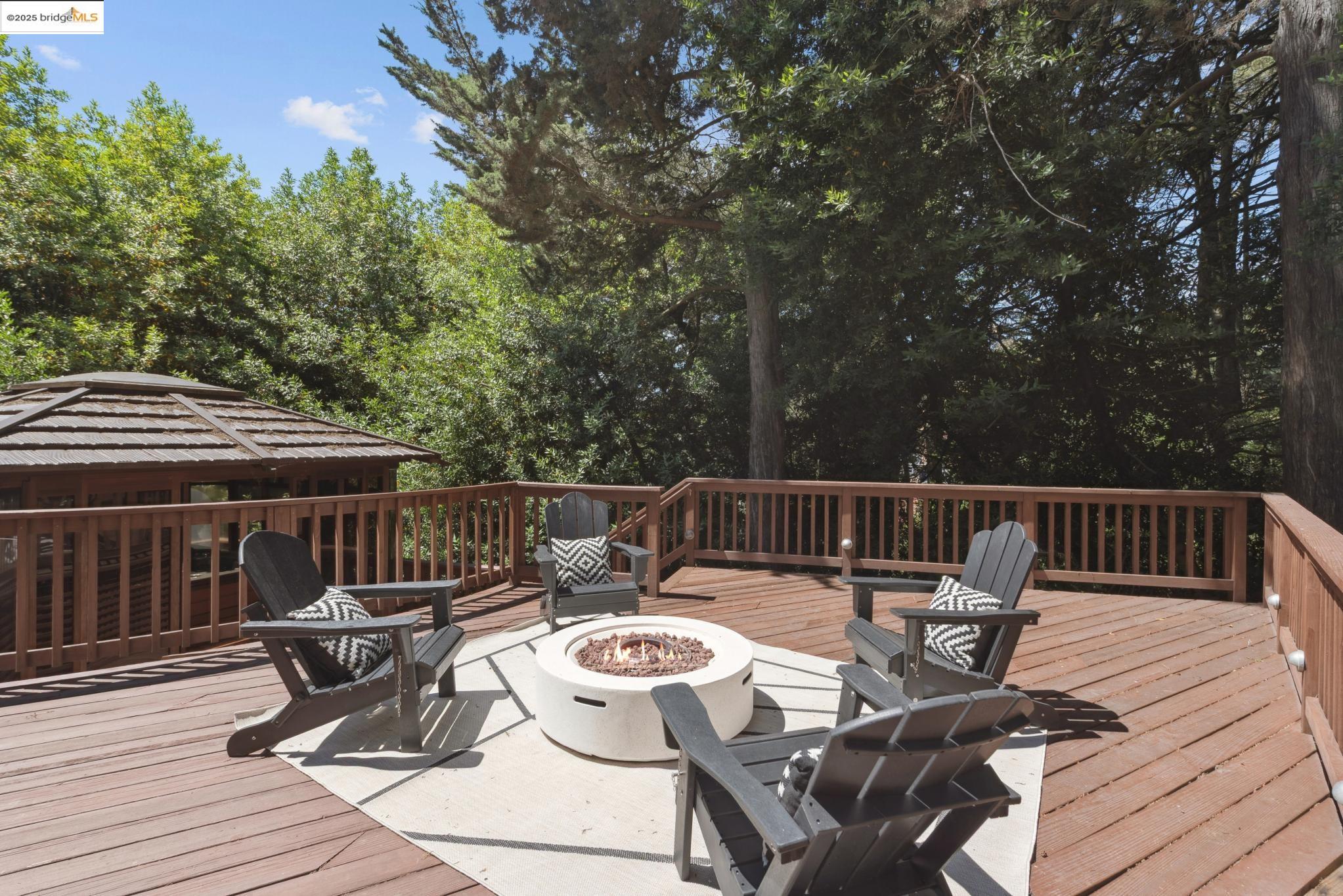 Detail Gallery Image 52 of 56 For 2861 Chelsea Drive, Oakland,  CA 94611 - 5 Beds | 5 Baths