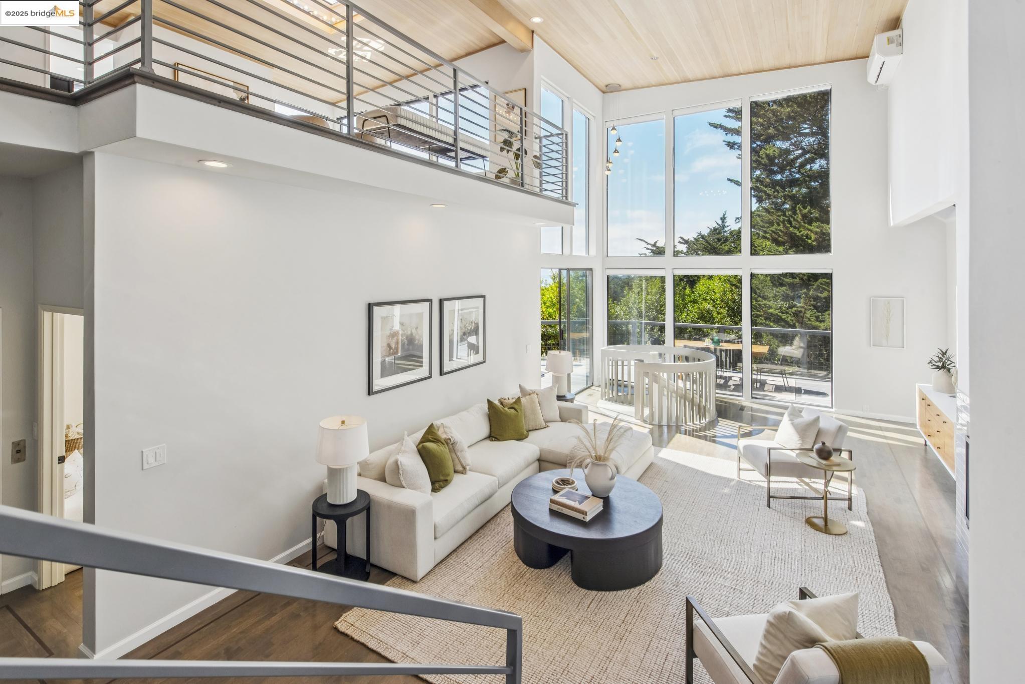 Detail Gallery Image 8 of 56 For 2861 Chelsea Drive, Oakland,  CA 94611 - 5 Beds | 5 Baths