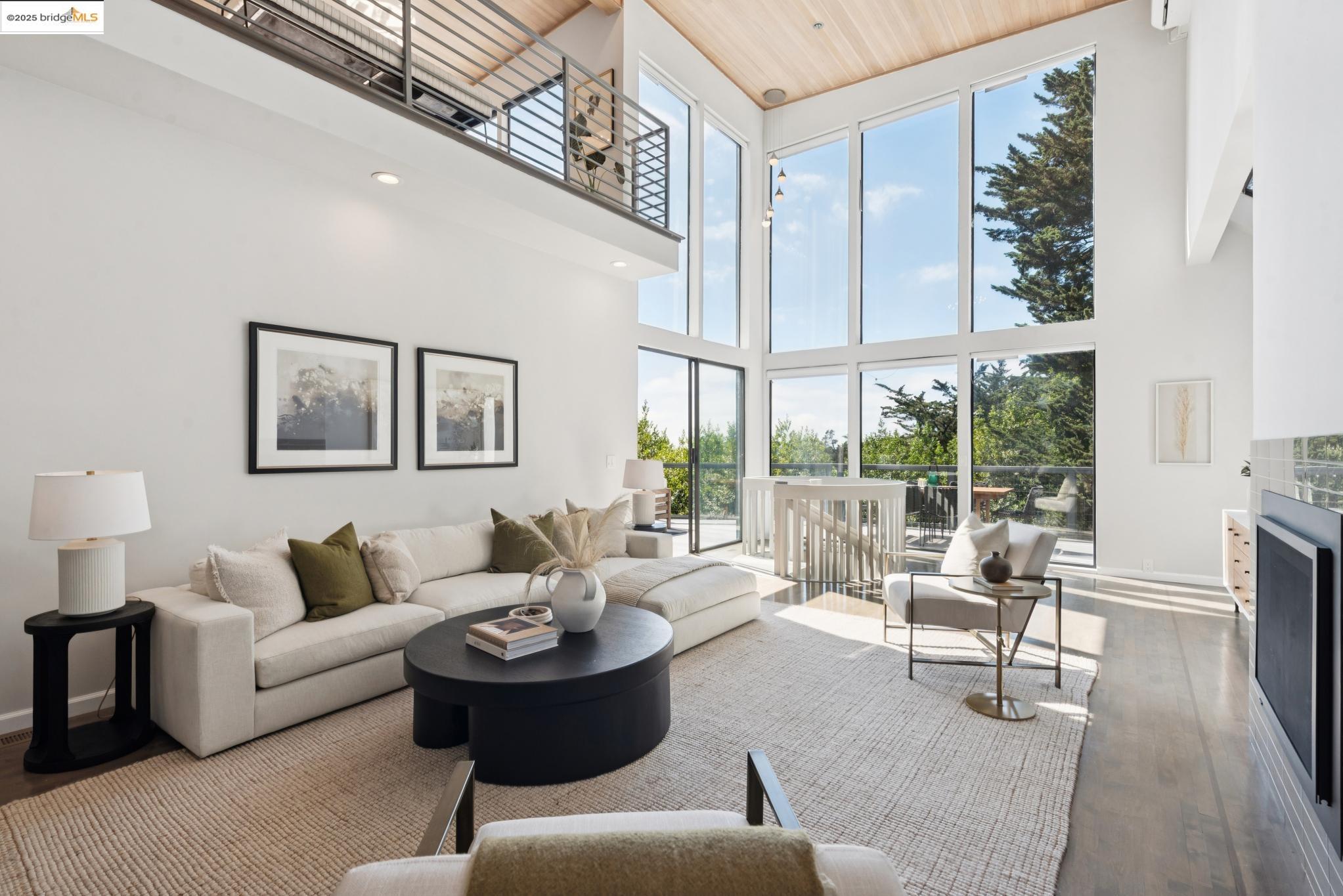 Detail Gallery Image 10 of 56 For 2861 Chelsea Drive, Oakland,  CA 94611 - 5 Beds | 5 Baths