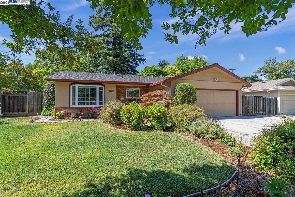 Detail Gallery Image 2 of 25 For 2432 Whitethorne, San Jose,  CA 95128 - 3 Beds | 2 Baths