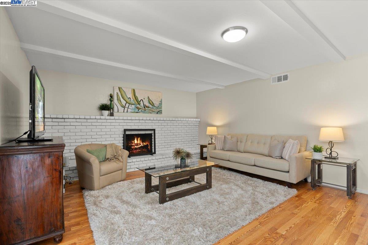 Detail Gallery Image 11 of 25 For 2432 Whitethorne, San Jose,  CA 95128 - 3 Beds | 2 Baths
