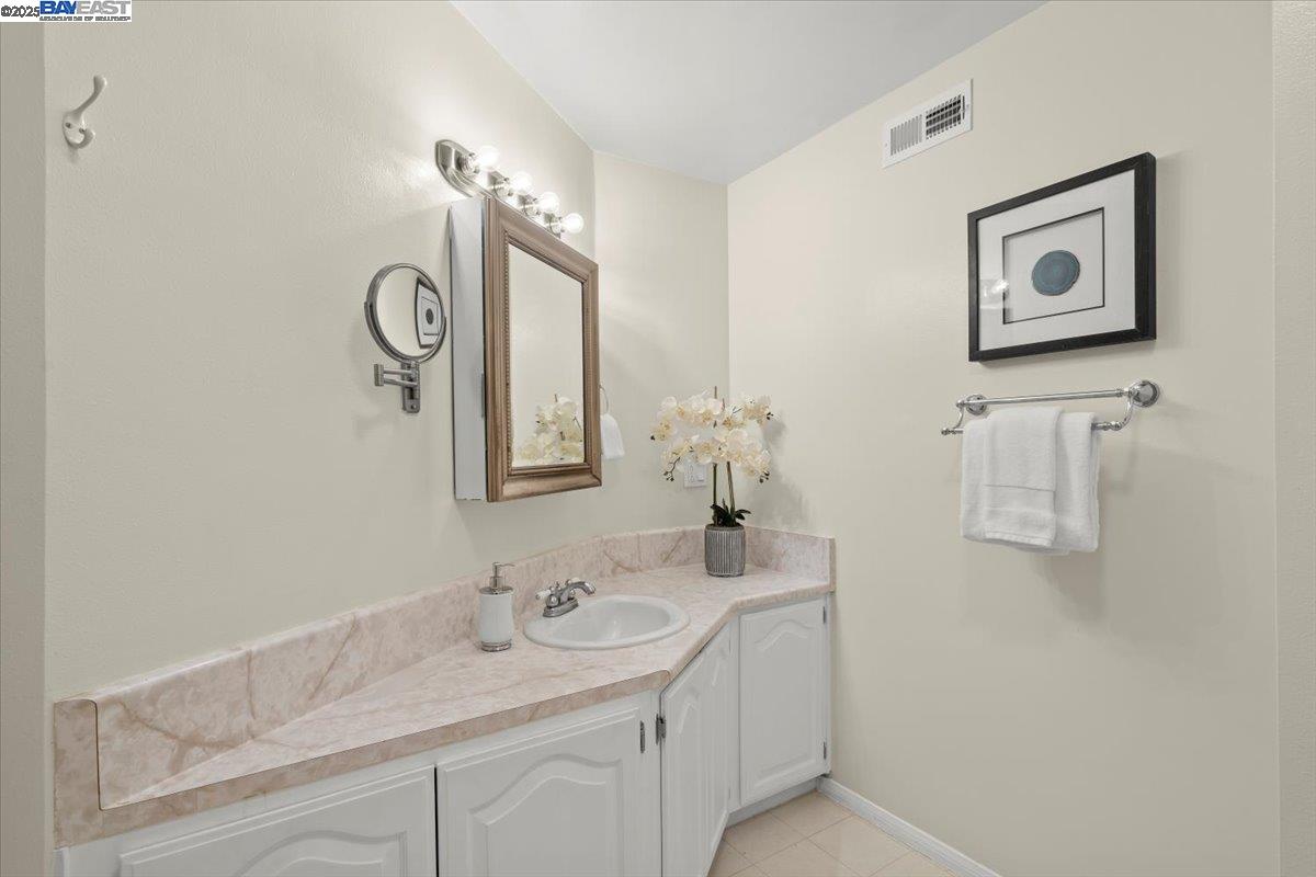 Detail Gallery Image 14 of 25 For 2432 Whitethorne, San Jose,  CA 95128 - 3 Beds | 2 Baths