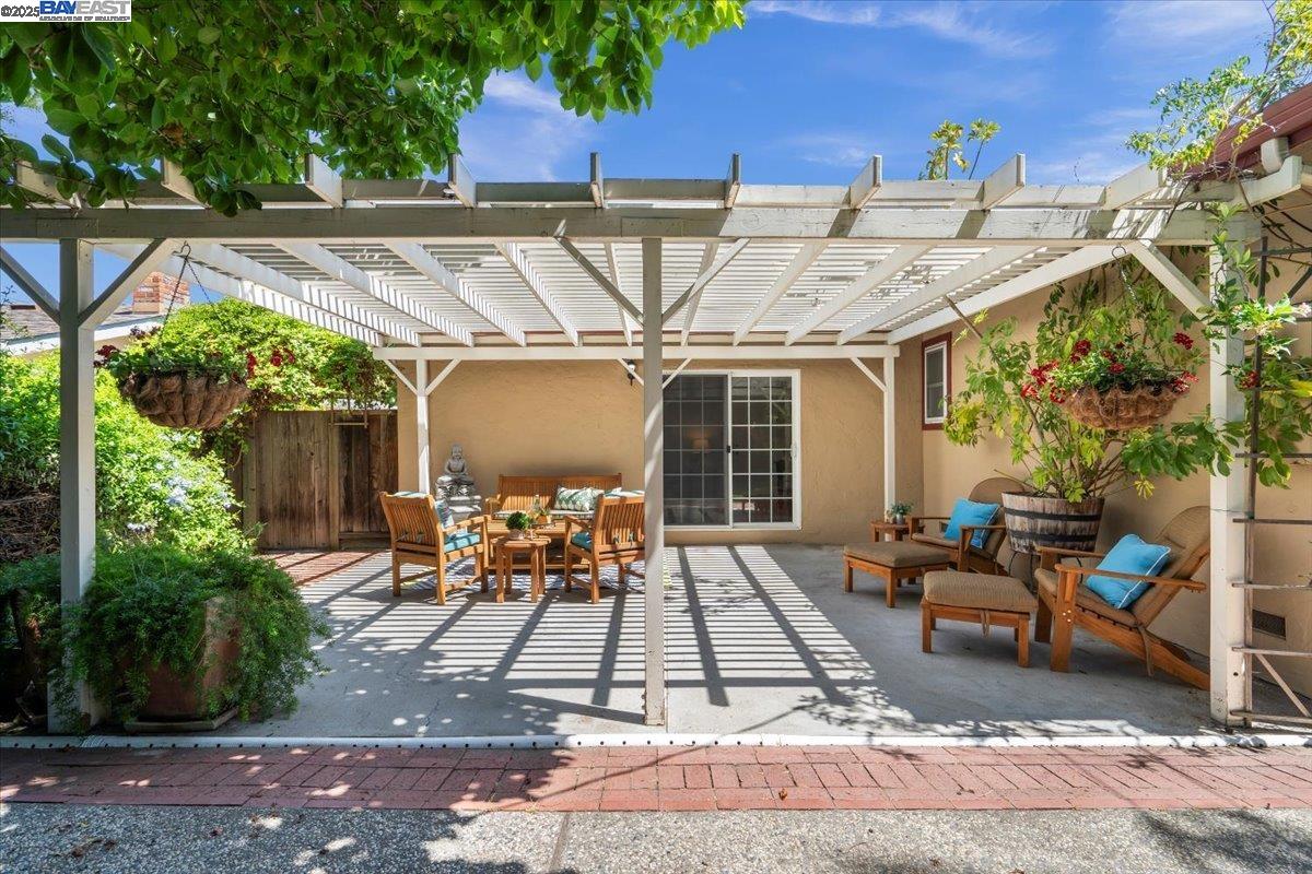 Detail Gallery Image 18 of 25 For 2432 Whitethorne, San Jose,  CA 95128 - 3 Beds | 2 Baths