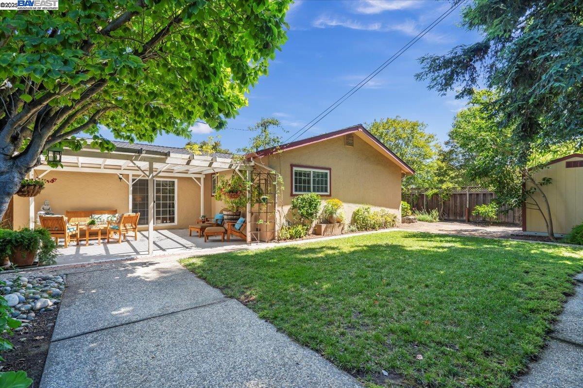Detail Gallery Image 22 of 25 For 2432 Whitethorne, San Jose,  CA 95128 - 3 Beds | 2 Baths