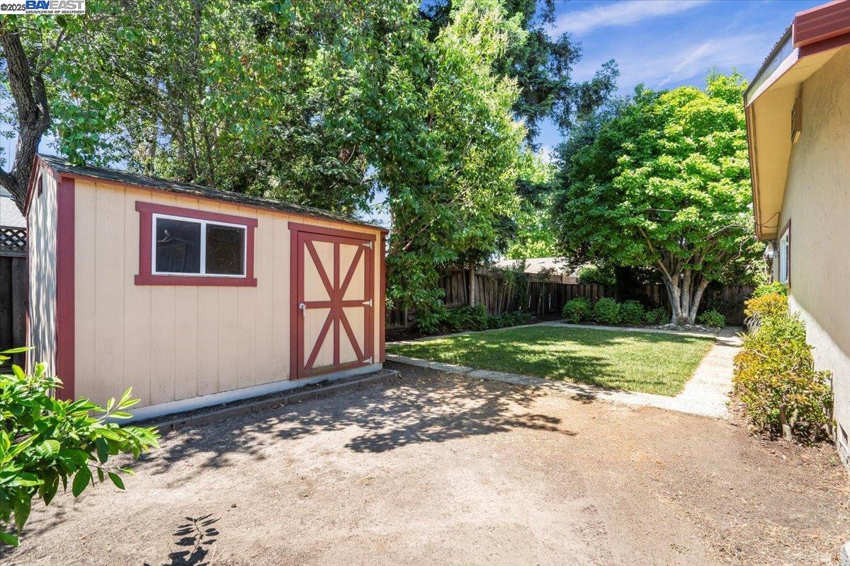 Detail Gallery Image 23 of 25 For 2432 Whitethorne, San Jose,  CA 95128 - 3 Beds | 2 Baths