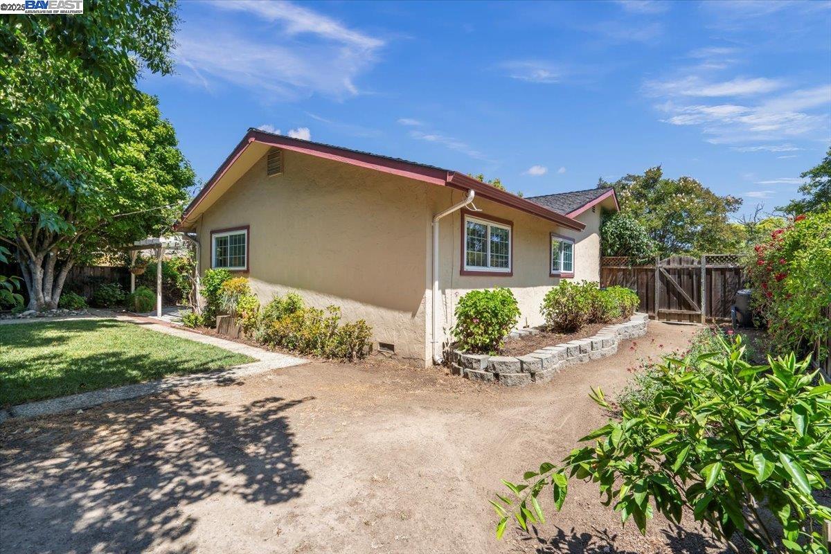 Detail Gallery Image 24 of 25 For 2432 Whitethorne, San Jose,  CA 95128 - 3 Beds | 2 Baths