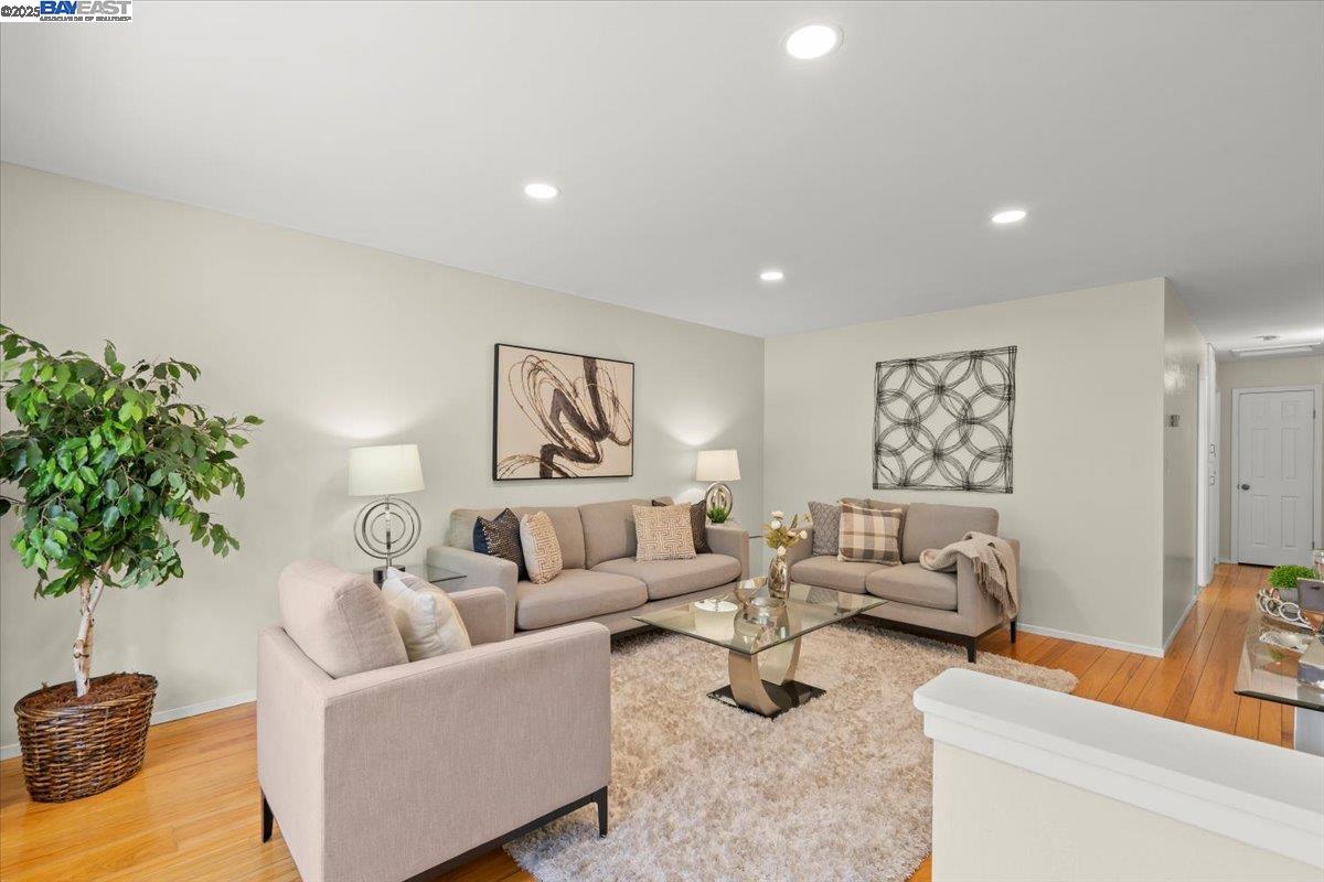 Detail Gallery Image 4 of 25 For 2432 Whitethorne, San Jose,  CA 95128 - 3 Beds | 2 Baths