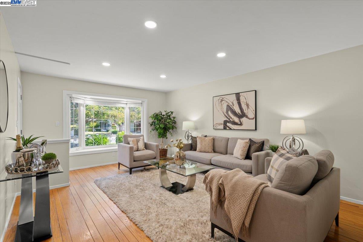 Detail Gallery Image 5 of 25 For 2432 Whitethorne, San Jose,  CA 95128 - 3 Beds | 2 Baths